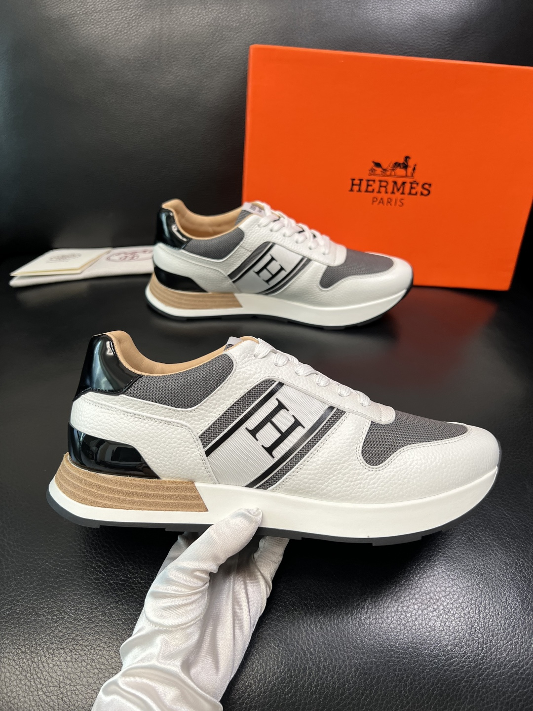 Hermes 高品质 顶级工艺品 爱马仕 专柜同步 原厂配置，意大利进口原版牛皮面料，高品质拼接工艺，全