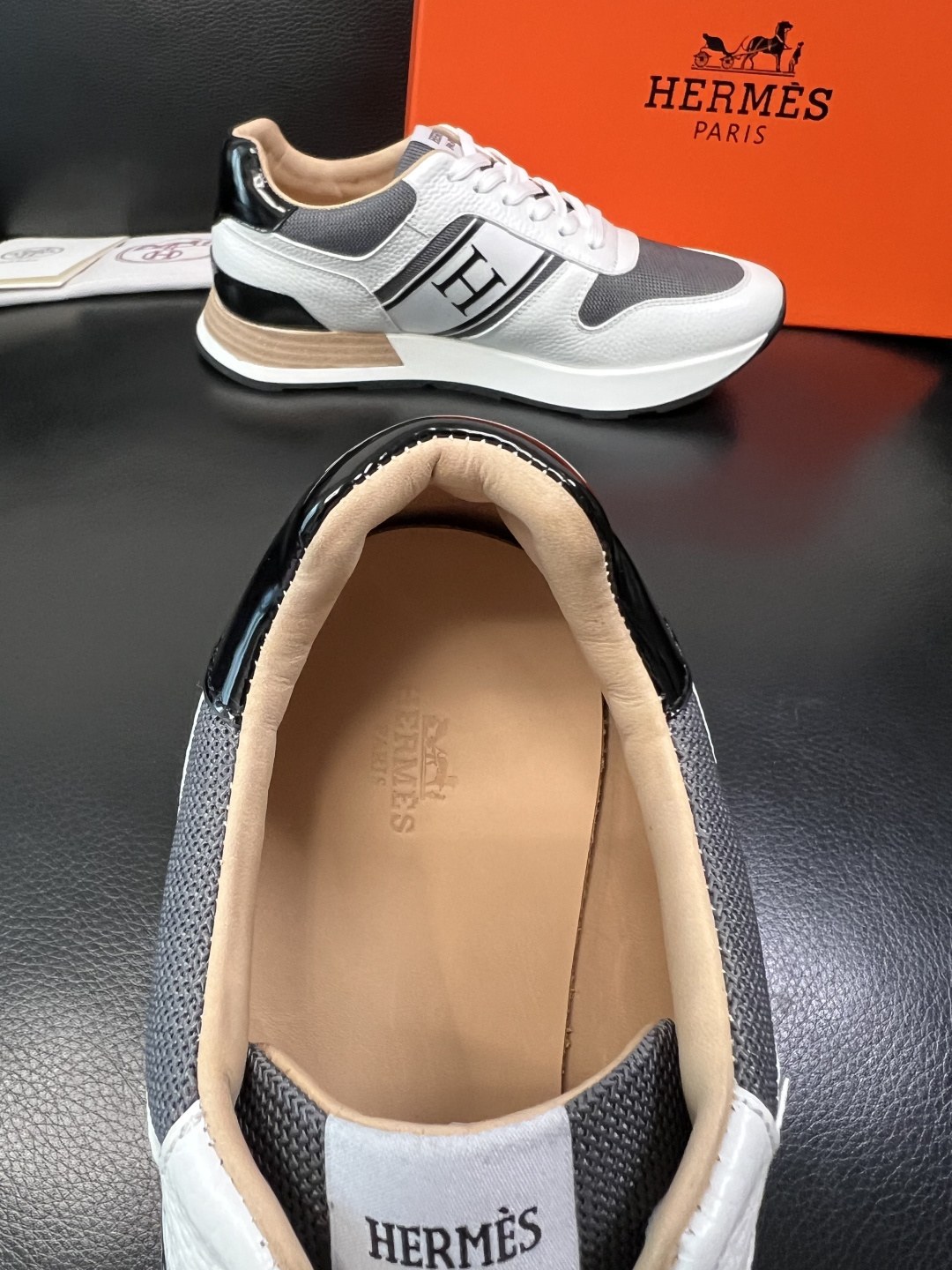 Hermes 高品质 顶级工艺品 爱马仕 专柜同步 原厂配置，意大利进口原版牛皮面料，高品质拼接工艺，全