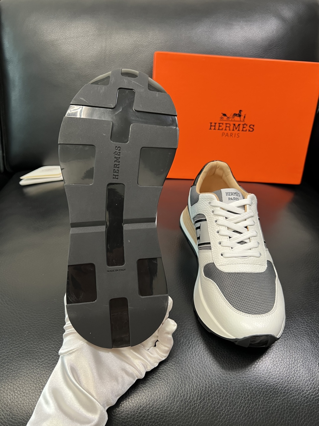 Hermes 高品质 顶级工艺品 爱马仕 专柜同步 原厂配置，意大利进口原版牛皮面料，高品质拼接工艺，全