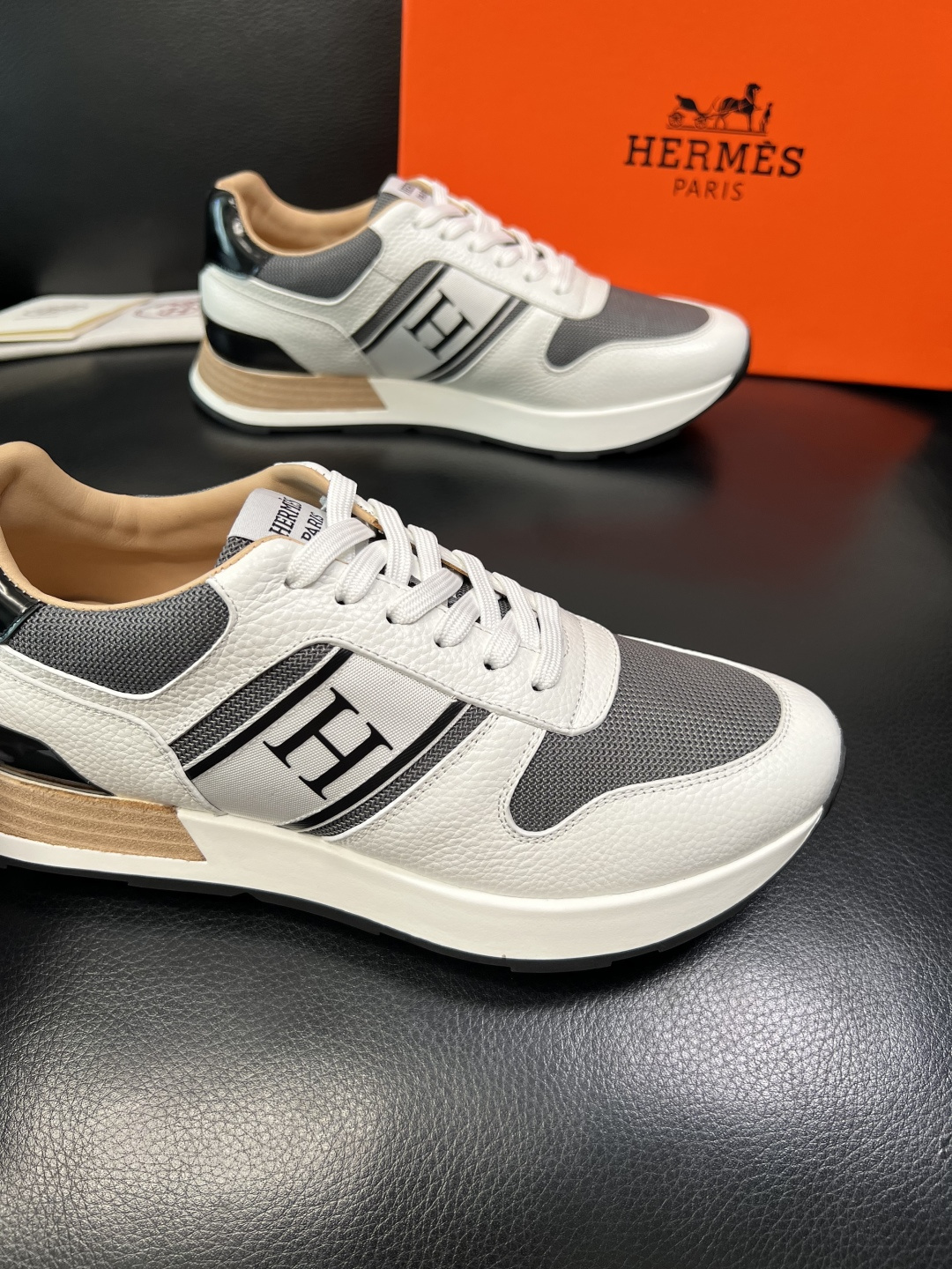 Hermes 高品质 顶级工艺品 爱马仕 专柜同步 原厂配置，意大利进口原版牛皮面料，高品质拼接工艺，全