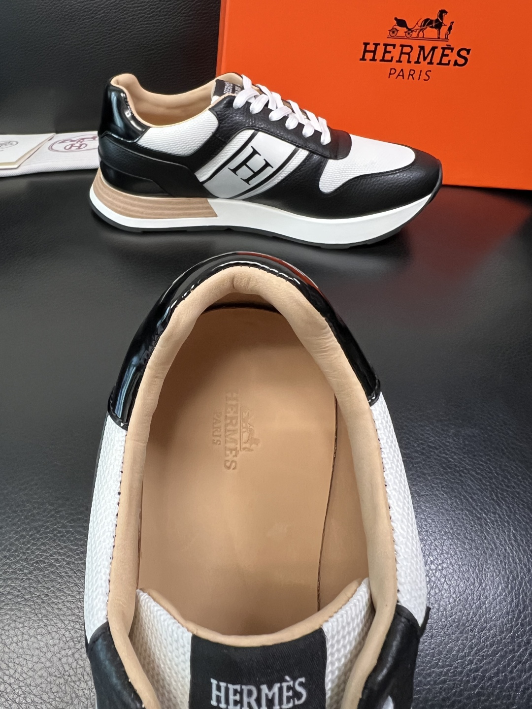 Hermes 高品质 顶级工艺品 爱马仕 专柜同步 原厂配置，意大利进口原版牛皮面料，高品质拼接工艺，全