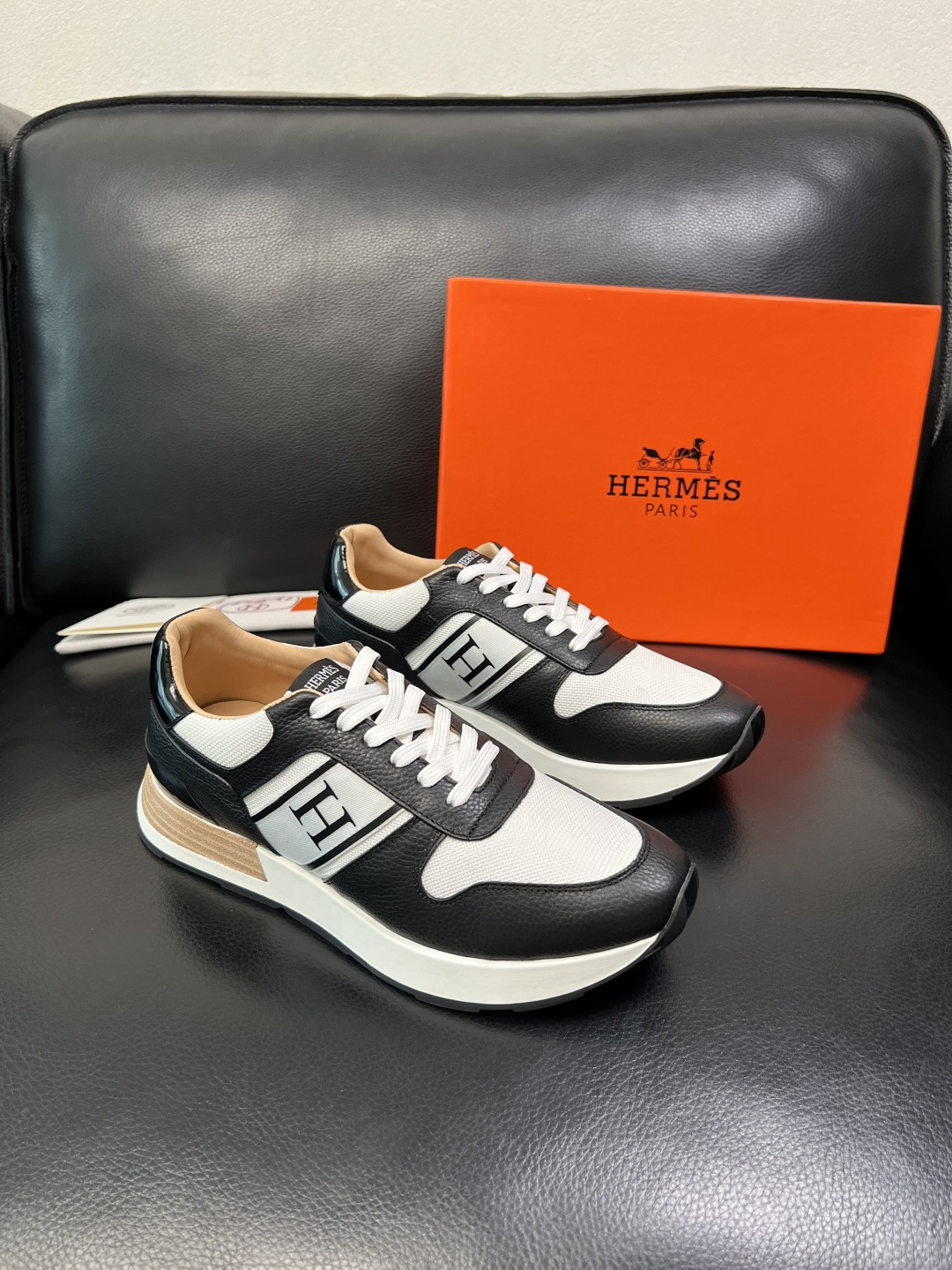 Hermes 高品质 顶级工艺品 爱马仕 专柜同步 原厂配置，意大利进口原版牛皮面料，高品质拼接工艺，全