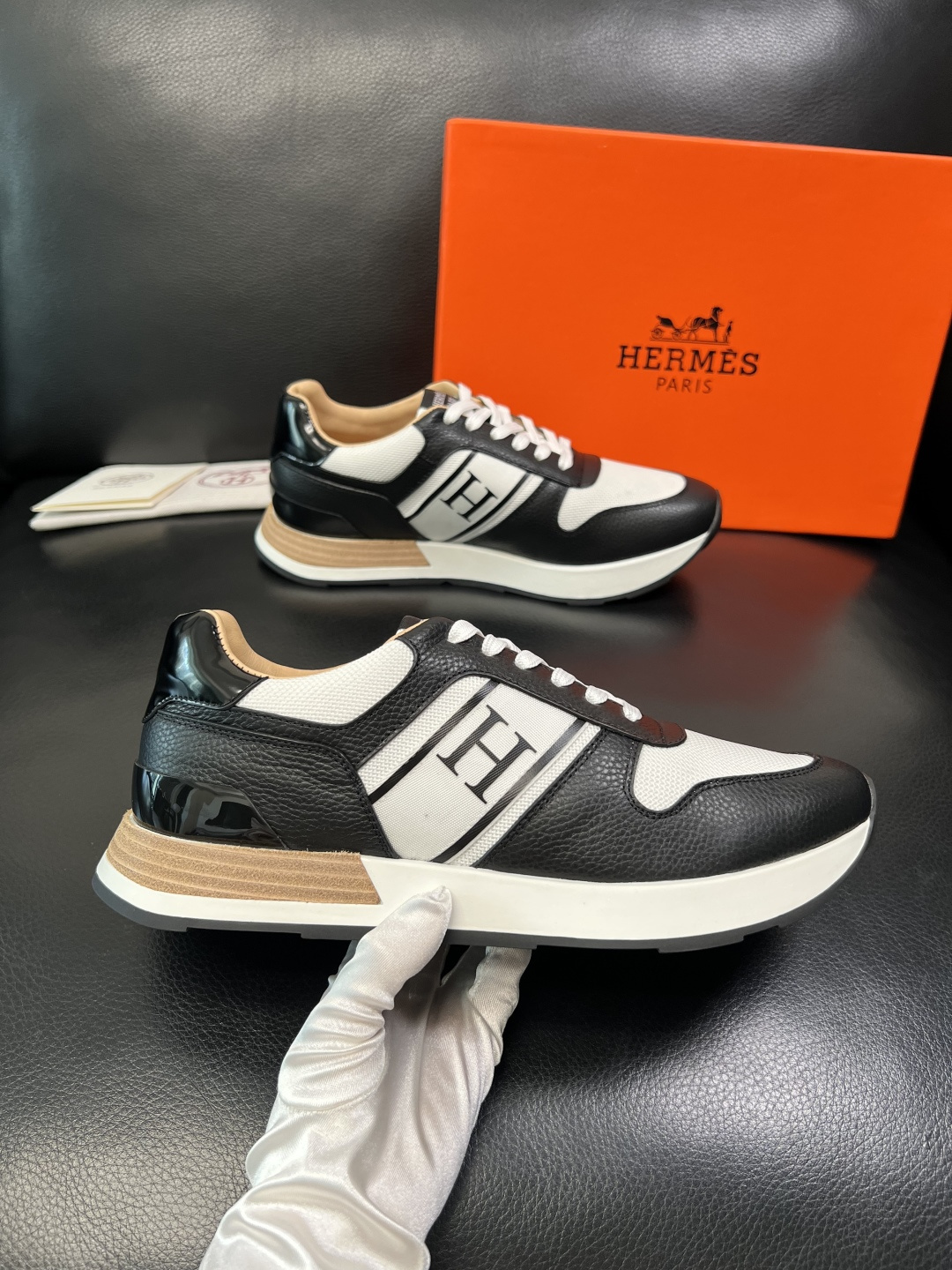 Hermes 高品质 顶级工艺品 爱马仕 专柜同步 原厂配置，意大利进口原版牛皮面料，高品质拼接工艺，全
