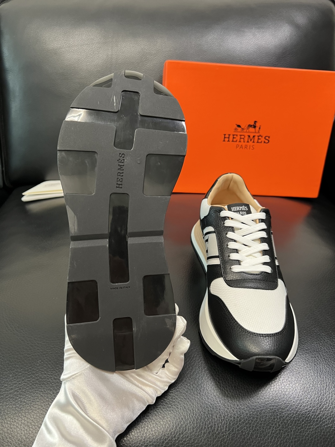 Hermes 高品质 顶级工艺品 爱马仕 专柜同步 原厂配置，意大利进口原版牛皮面料，高品质拼接工艺，全