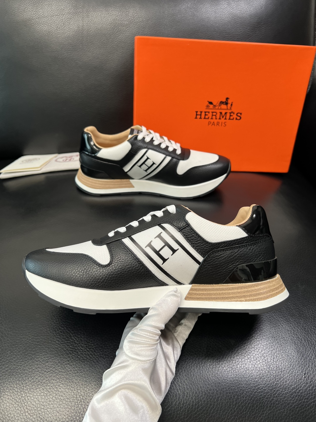 Hermes 高品质 顶级工艺品 爱马仕 专柜同步 原厂配置，意大利进口原版牛皮面料，高品质拼接工艺，全