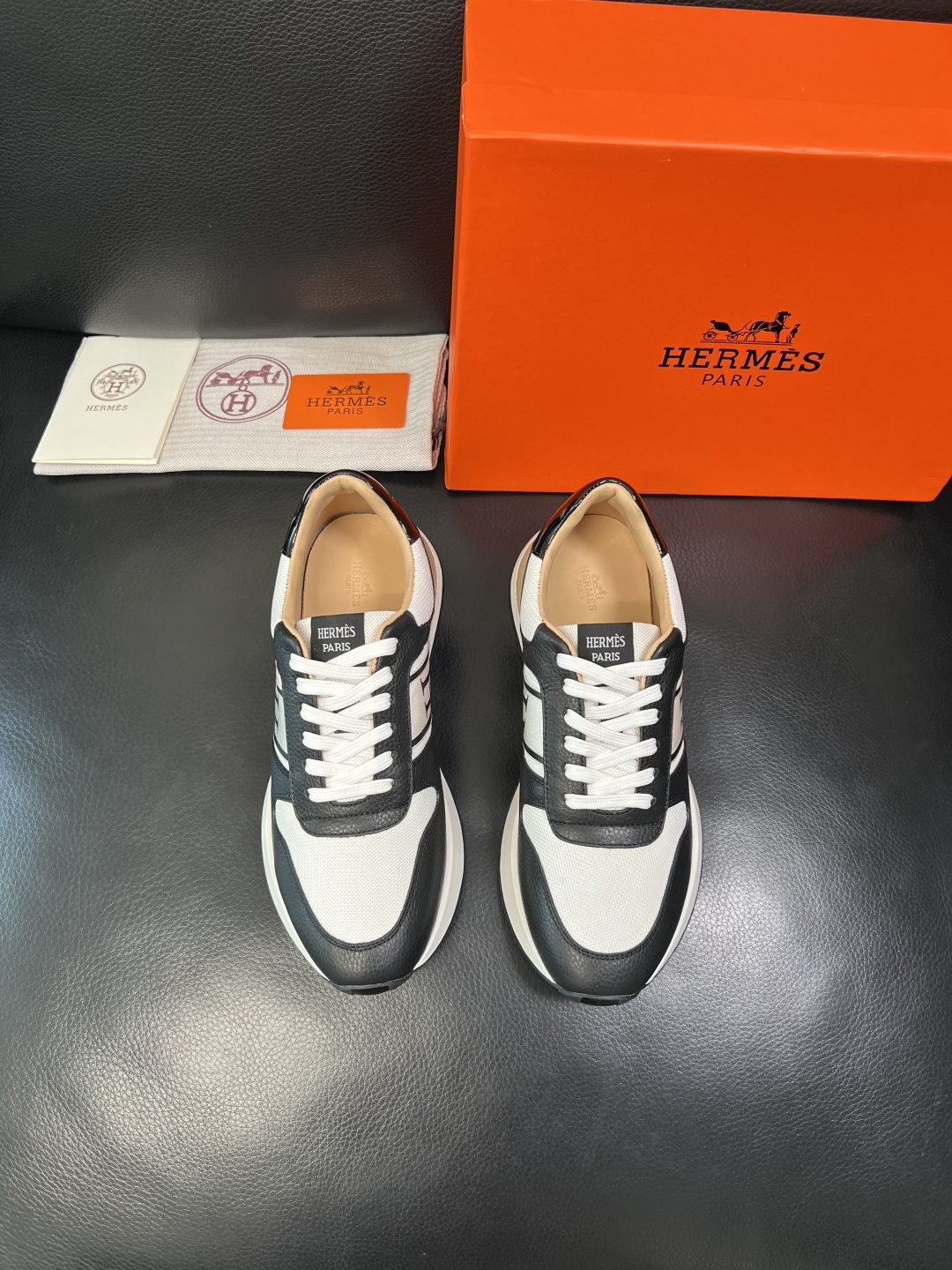 Hermes 高品质 顶级工艺品 爱马仕 专柜同步 原厂配置，意大利进口原版牛皮面料，高品质拼接工艺，全