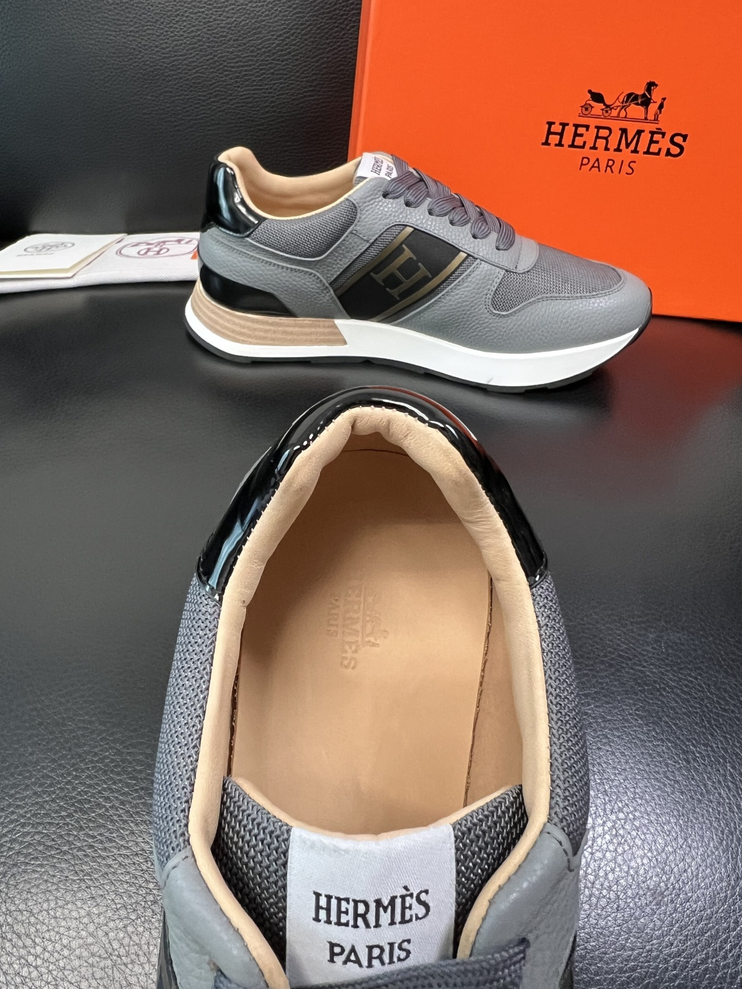 Hermes 高品质 顶级工艺品 爱马仕 专柜同步 原厂配置，意大利进口原版牛皮面料，高品质拼接工艺，全
