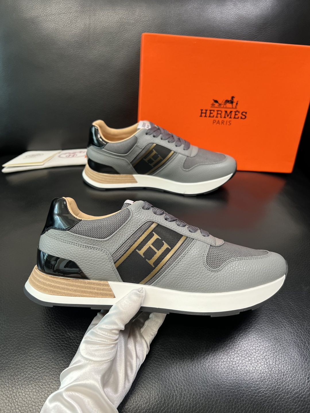 Hermes 高品质 顶级工艺品 爱马仕 专柜同步 原厂配置，意大利进口原版牛皮面料，高品质拼接工艺，全
