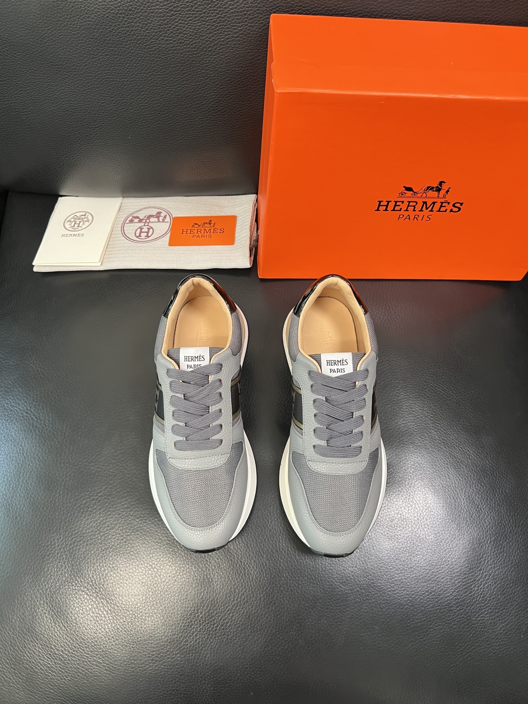 Hermes 高品质 顶级工艺品 爱马仕 专柜同步 原厂配置，意大利进口原版牛皮面料，高品质拼接工艺，全