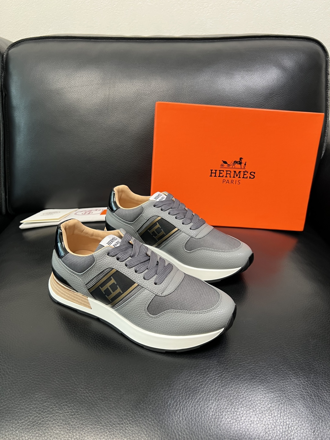 Hermes 高品质 顶级工艺品 爱马仕 专柜同步 原厂配置，意大利进口原版牛皮面料，高品质拼接工艺，全