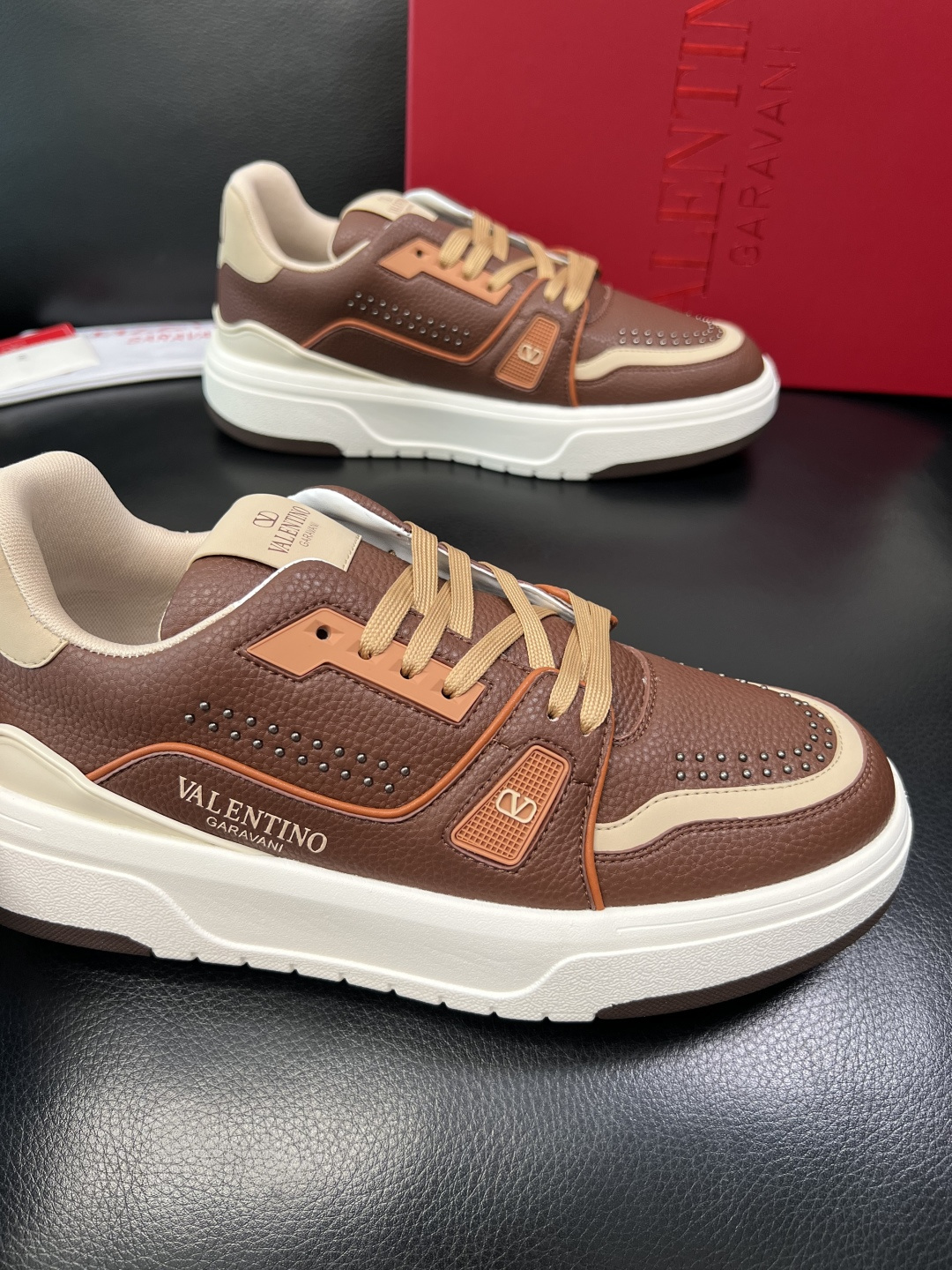 VALENTINO 高品质 顶级工艺品 华伦天奴，运动板鞋专柜同步，鞋面意大利进口，高品质拼接缤纷色彩复