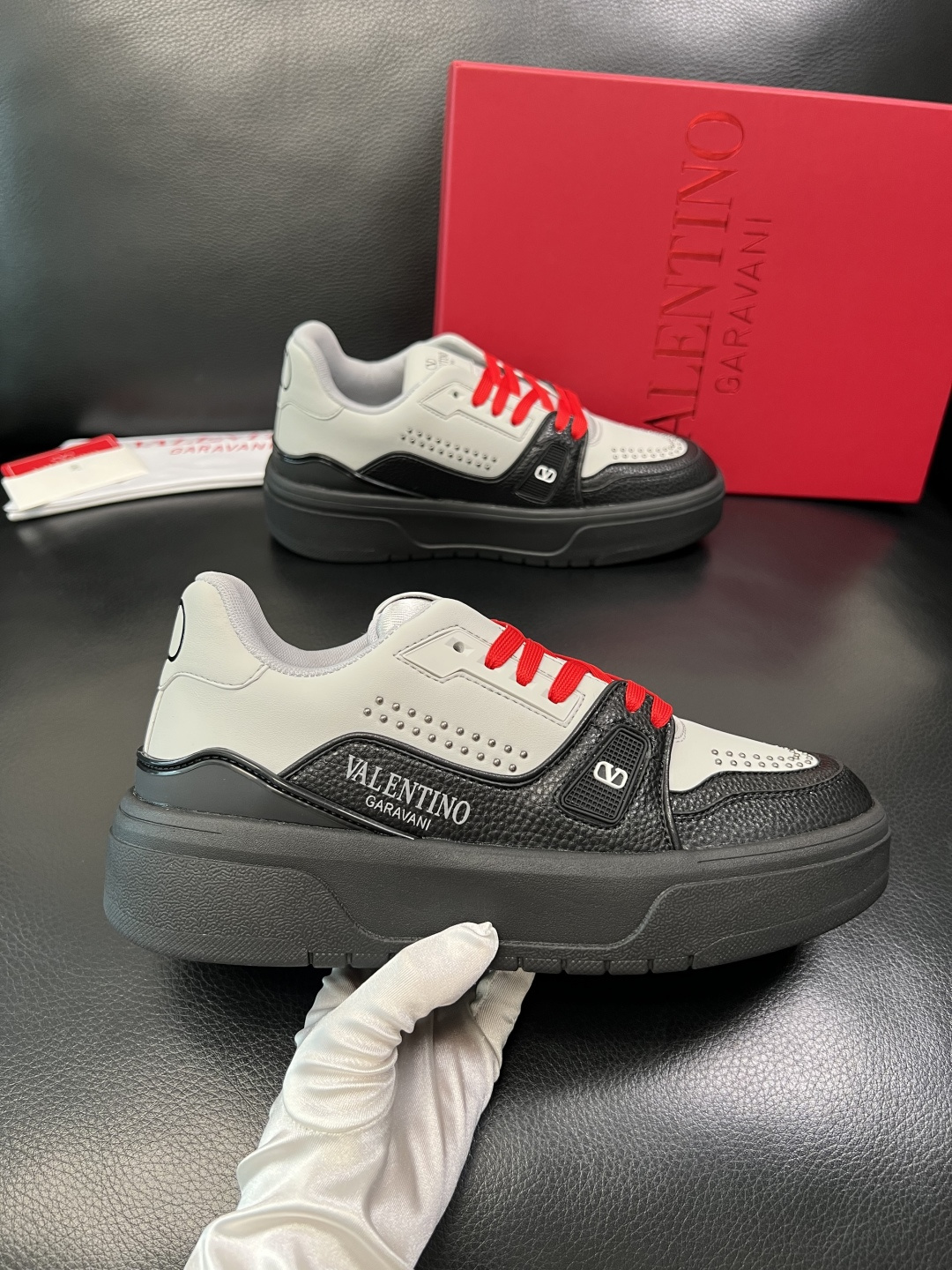 VALENTINO 高品质 顶级工艺品 华伦天奴，运动板鞋专柜同步，鞋面意大利进口，高品质拼接缤纷色彩复