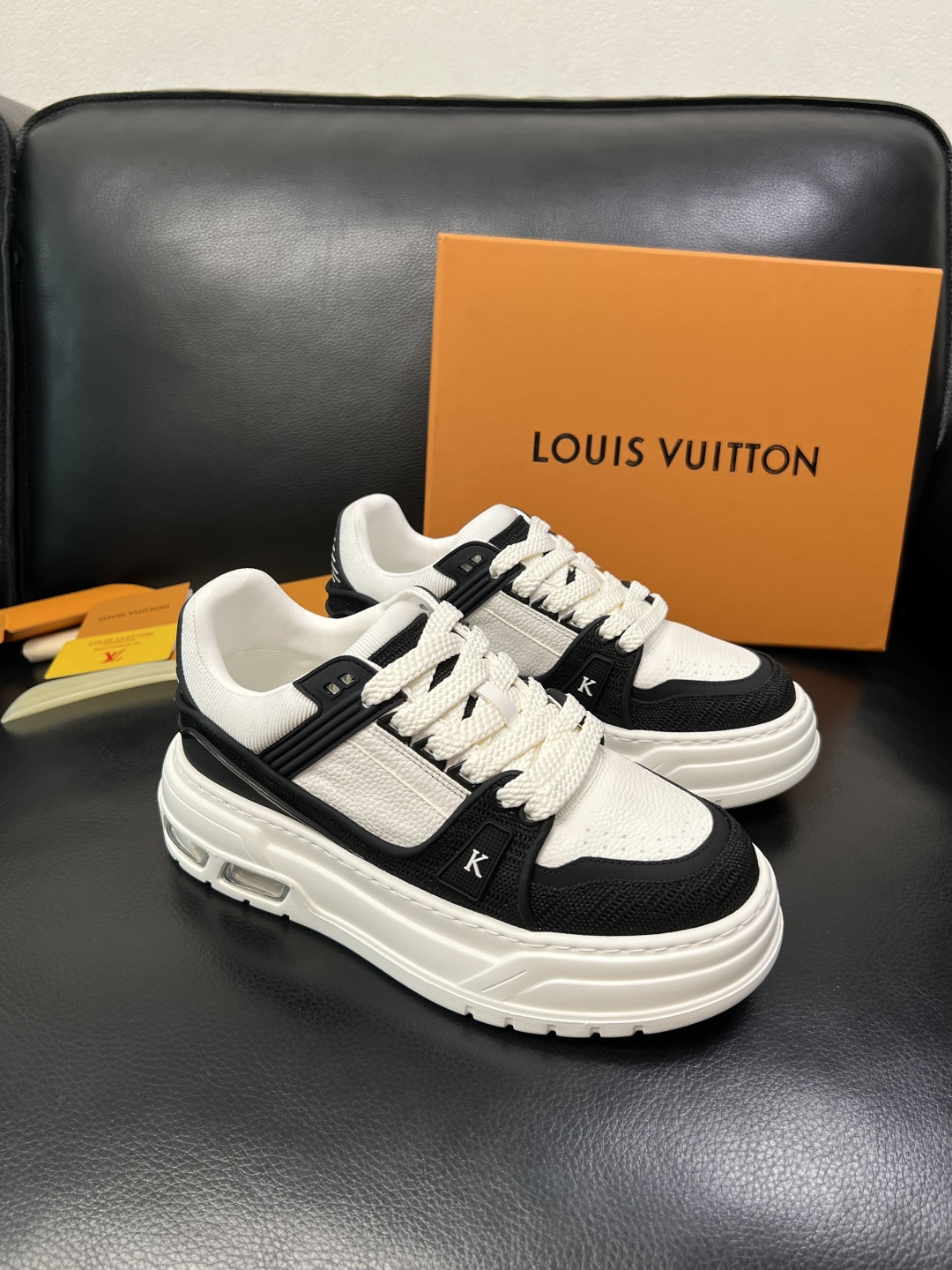 Lv 高品质 顶级工艺品 路易威登，运动板鞋专柜同步，鞋面意大利进口，高品质拼接缤纷色彩复杂工艺品，进口