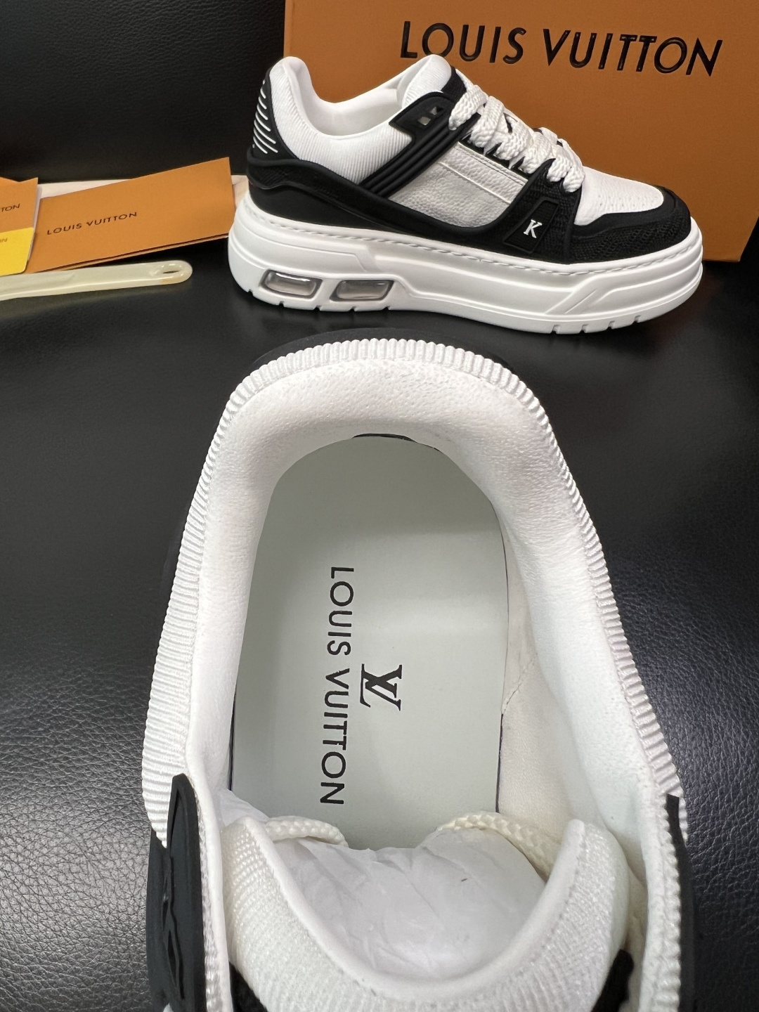 Lv 高品质 顶级工艺品 路易威登，运动板鞋专柜同步，鞋面意大利进口，高品质拼接缤纷色彩复杂工艺品，进口