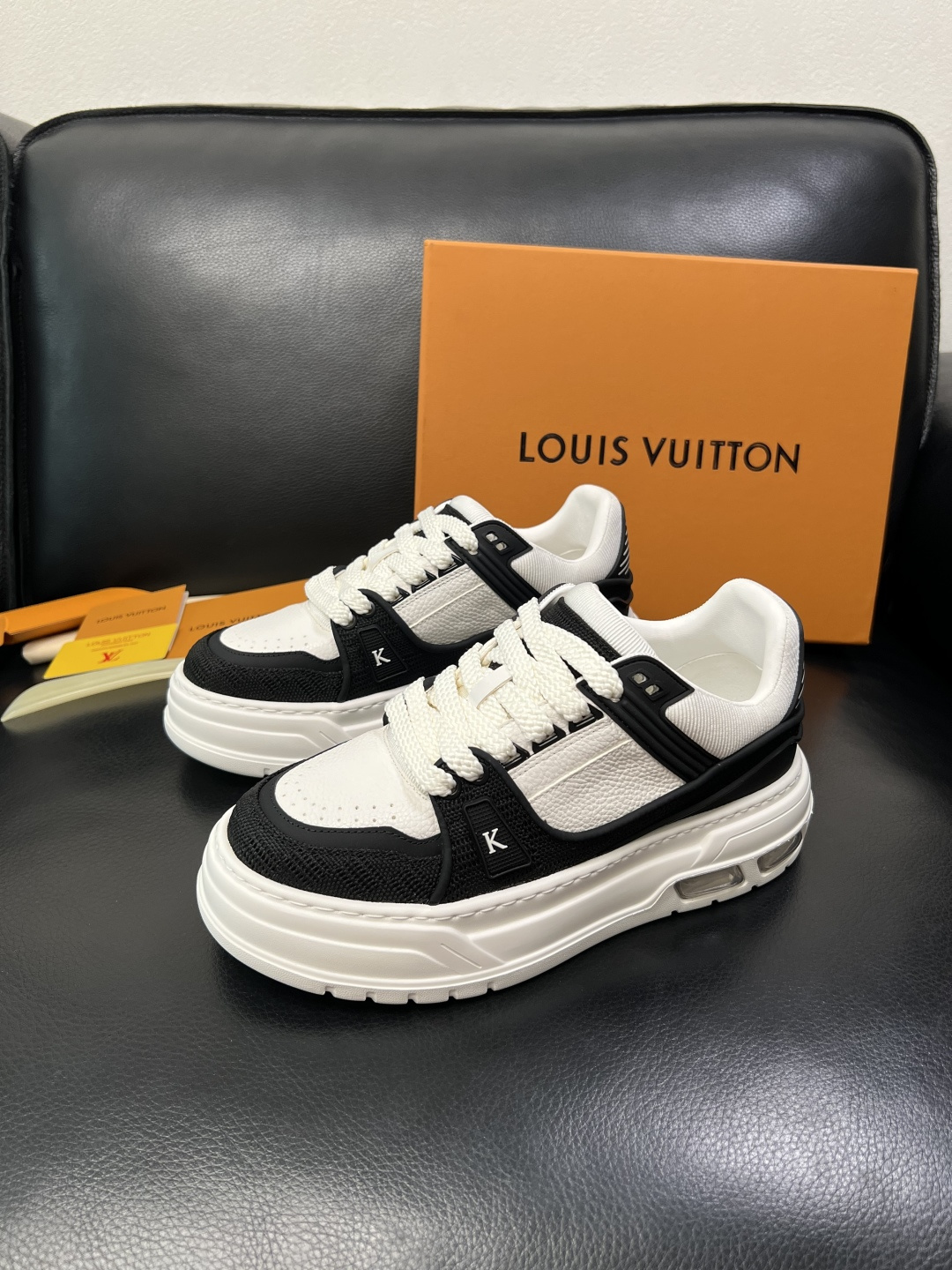 Lv 高品质 顶级工艺品 路易威登，运动板鞋专柜同步，鞋面意大利进口，高品质拼接缤纷色彩复杂工艺品，进口