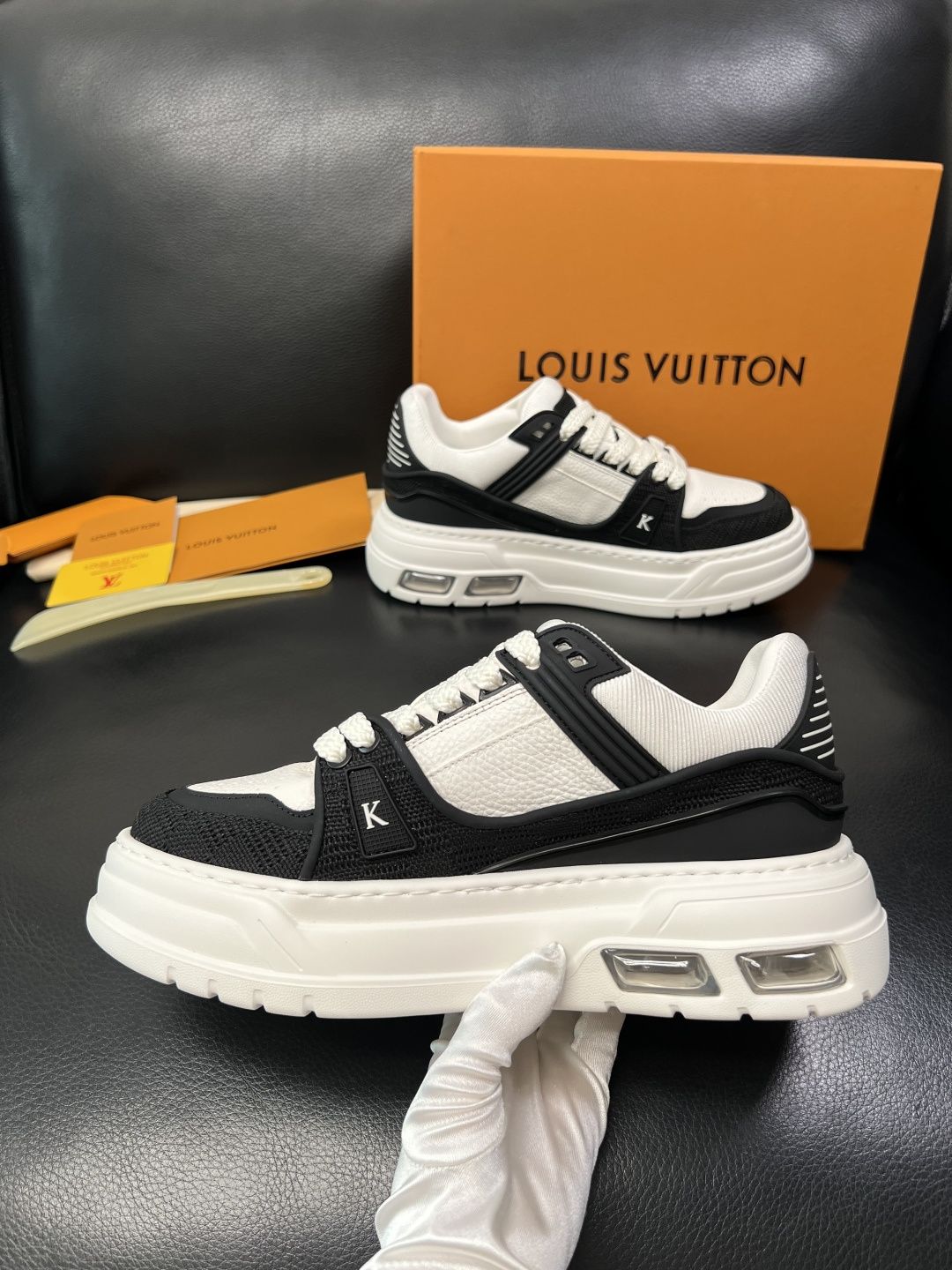 Lv 高品质 顶级工艺品 路易威登，运动板鞋专柜同步，鞋面意大利进口，高品质拼接缤纷色彩复杂工艺品，进口