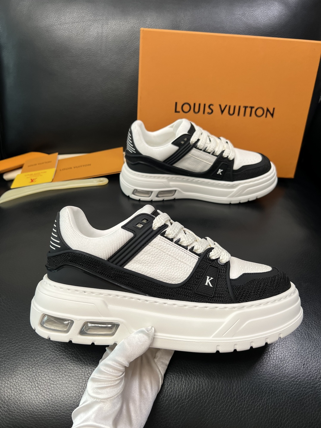 Lv 高品质 顶级工艺品 路易威登，运动板鞋专柜同步，鞋面意大利进口，高品质拼接缤纷色彩复杂工艺品，进口