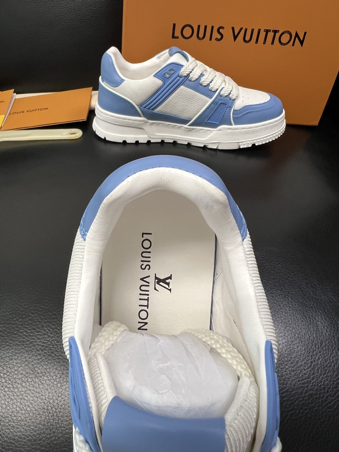 Lv 高品质 顶级工艺品 路易威登，运动板鞋专柜同步，鞋面意大利进口，高品质拼接缤纷色彩复杂工艺品，进口