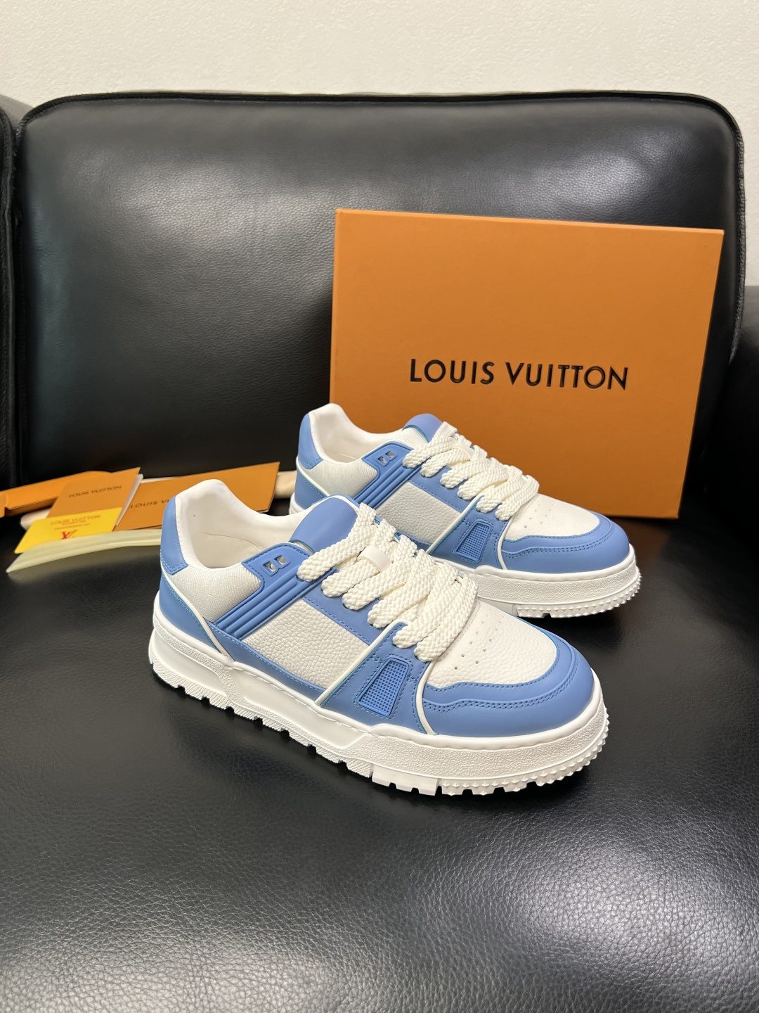 Lv 高品质 顶级工艺品 路易威登，运动板鞋专柜同步，鞋面意大利进口，高品质拼接缤纷色彩复杂工艺品，进口