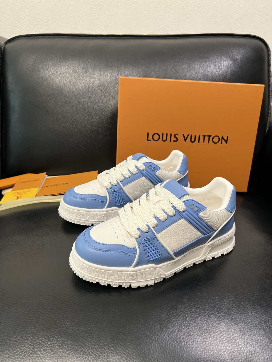 Lv 高品质 顶级工艺品 路易威登，运动板鞋专柜同步，鞋面意大利进口，高品质拼接缤纷色彩复杂工艺品，进口