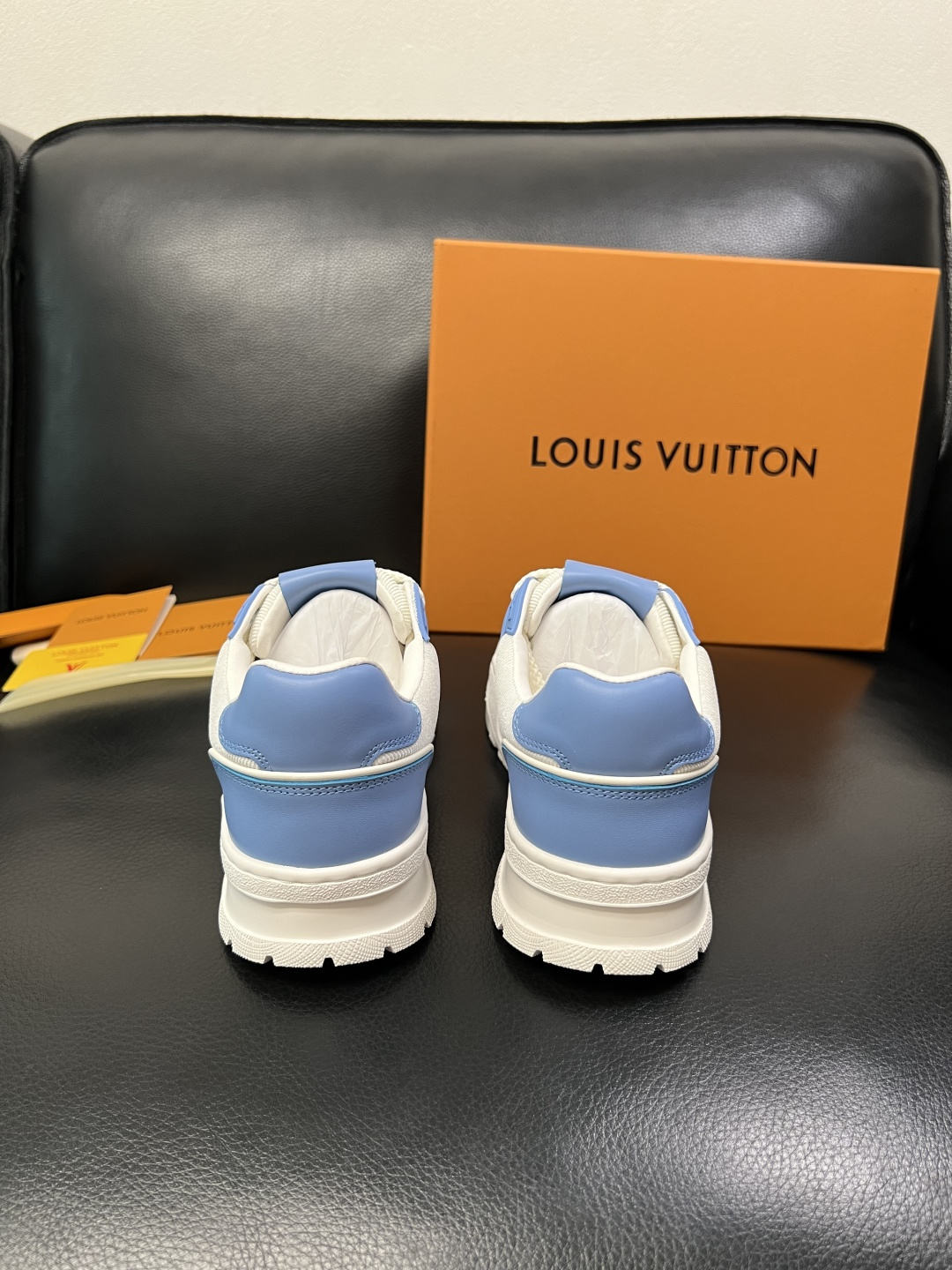 Lv 高品质 顶级工艺品 路易威登，运动板鞋专柜同步，鞋面意大利进口，高品质拼接缤纷色彩复杂工艺品，进口