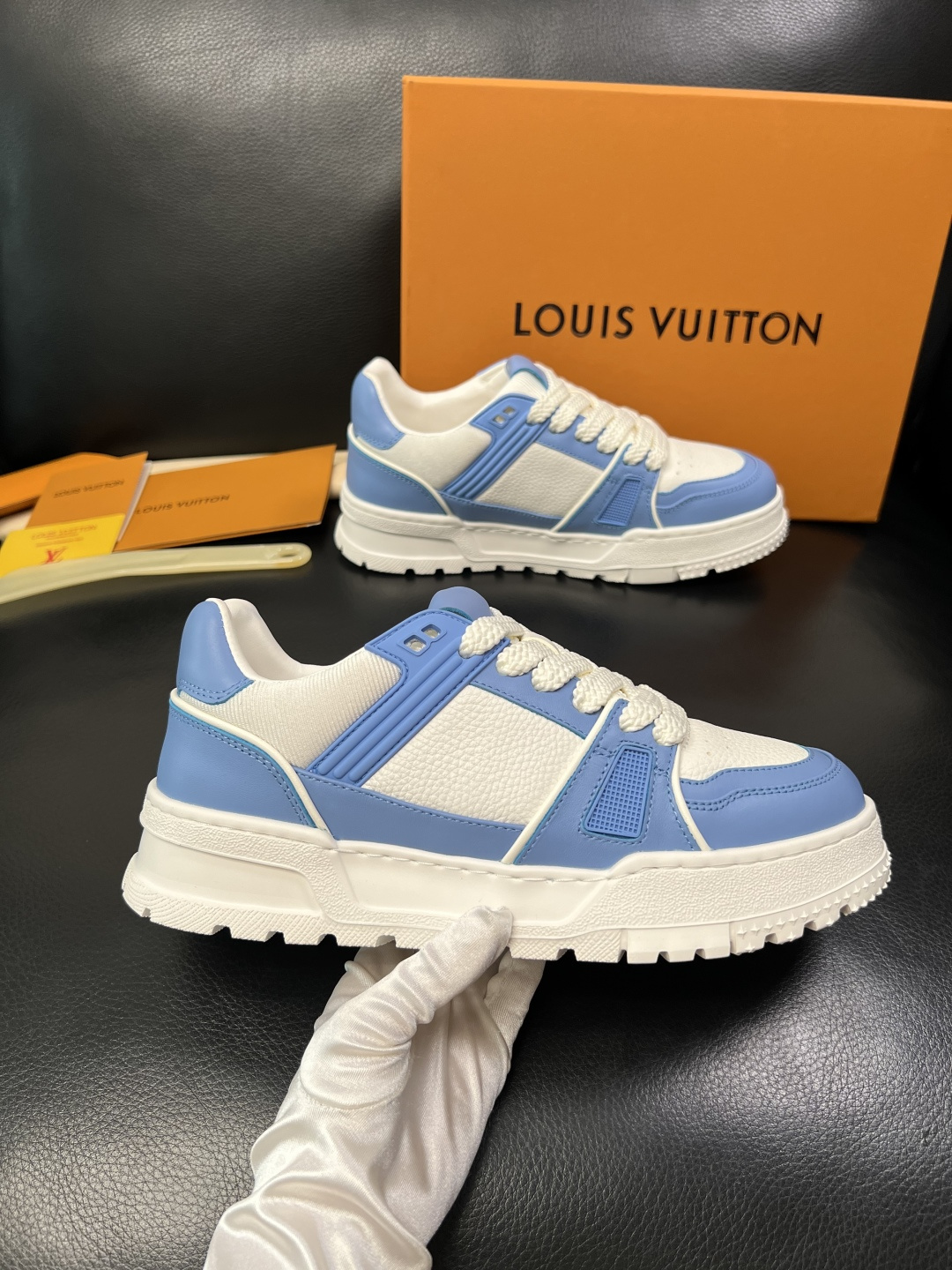 Lv 高品质 顶级工艺品 路易威登，运动板鞋专柜同步，鞋面意大利进口，高品质拼接缤纷色彩复杂工艺品，进口