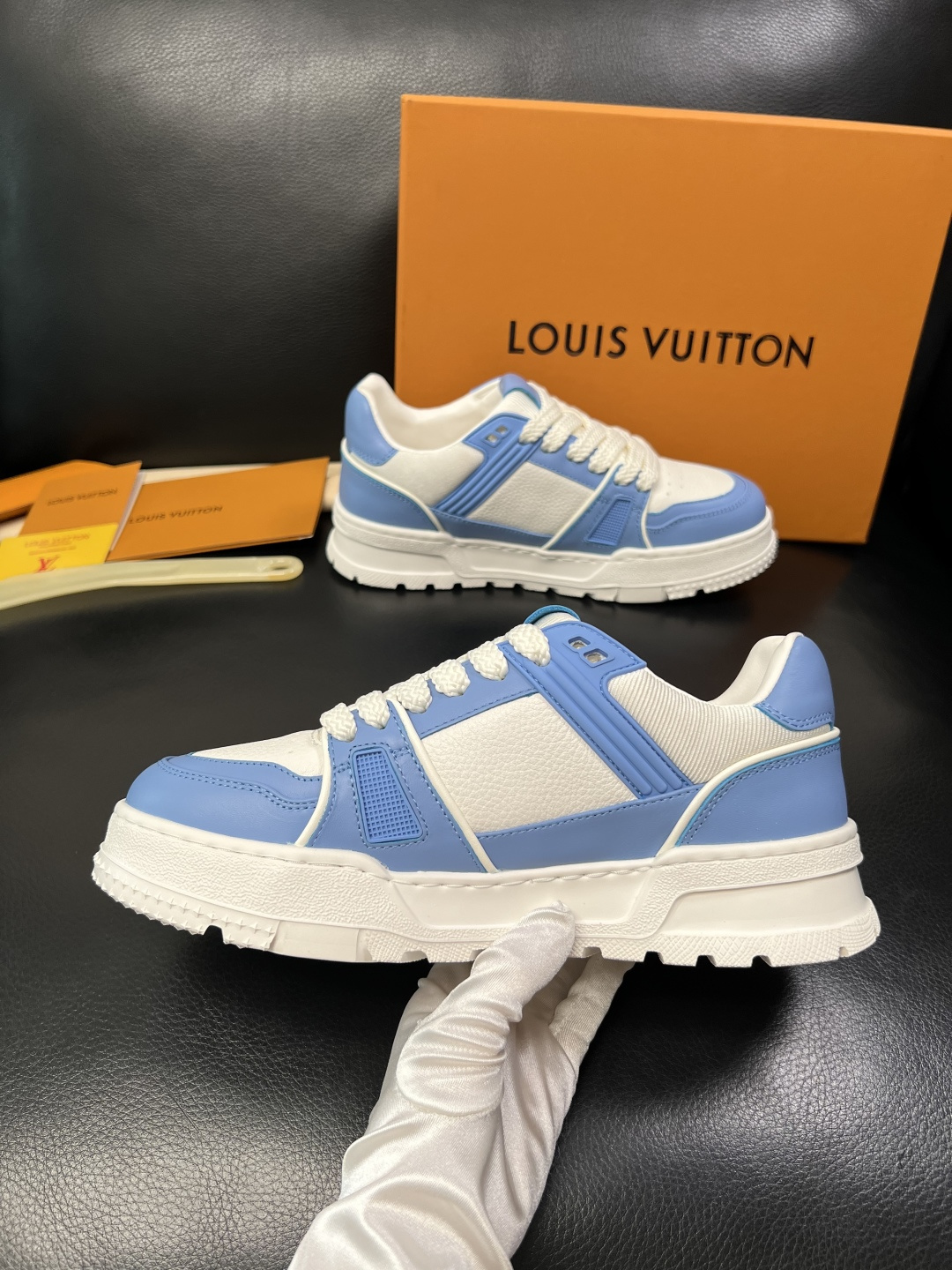 Lv 高品质 顶级工艺品 路易威登，运动板鞋专柜同步，鞋面意大利进口，高品质拼接缤纷色彩复杂工艺品，进口