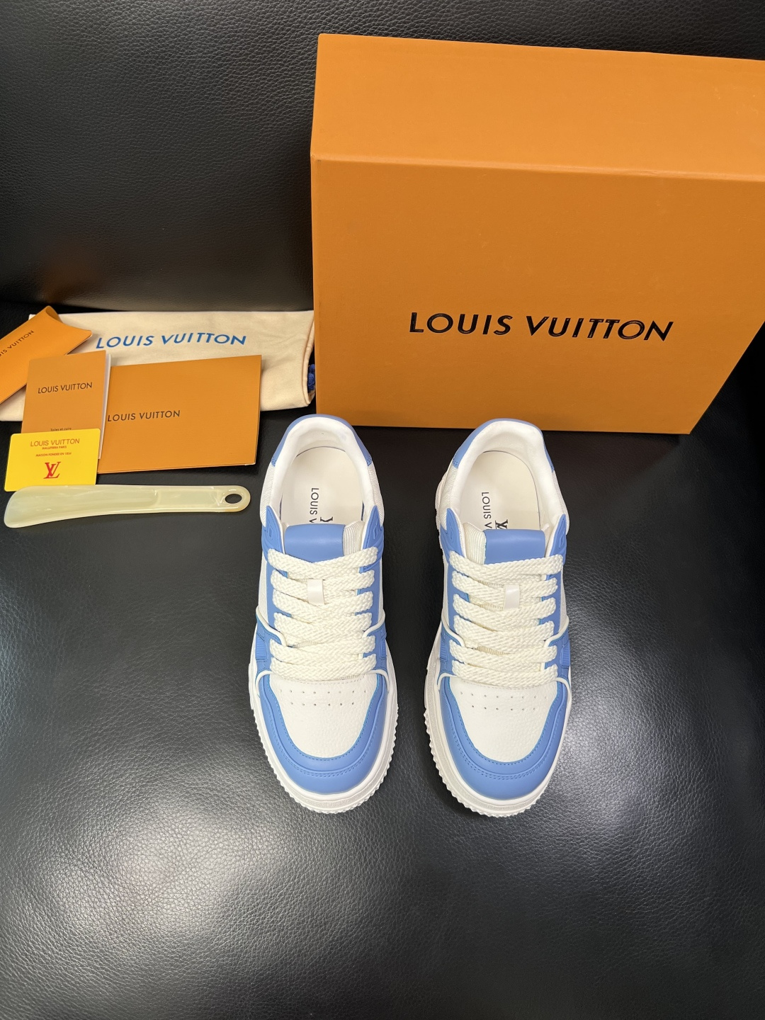 Lv 高品质 顶级工艺品 路易威登，运动板鞋专柜同步，鞋面意大利进口，高品质拼接缤纷色彩复杂工艺品，进口