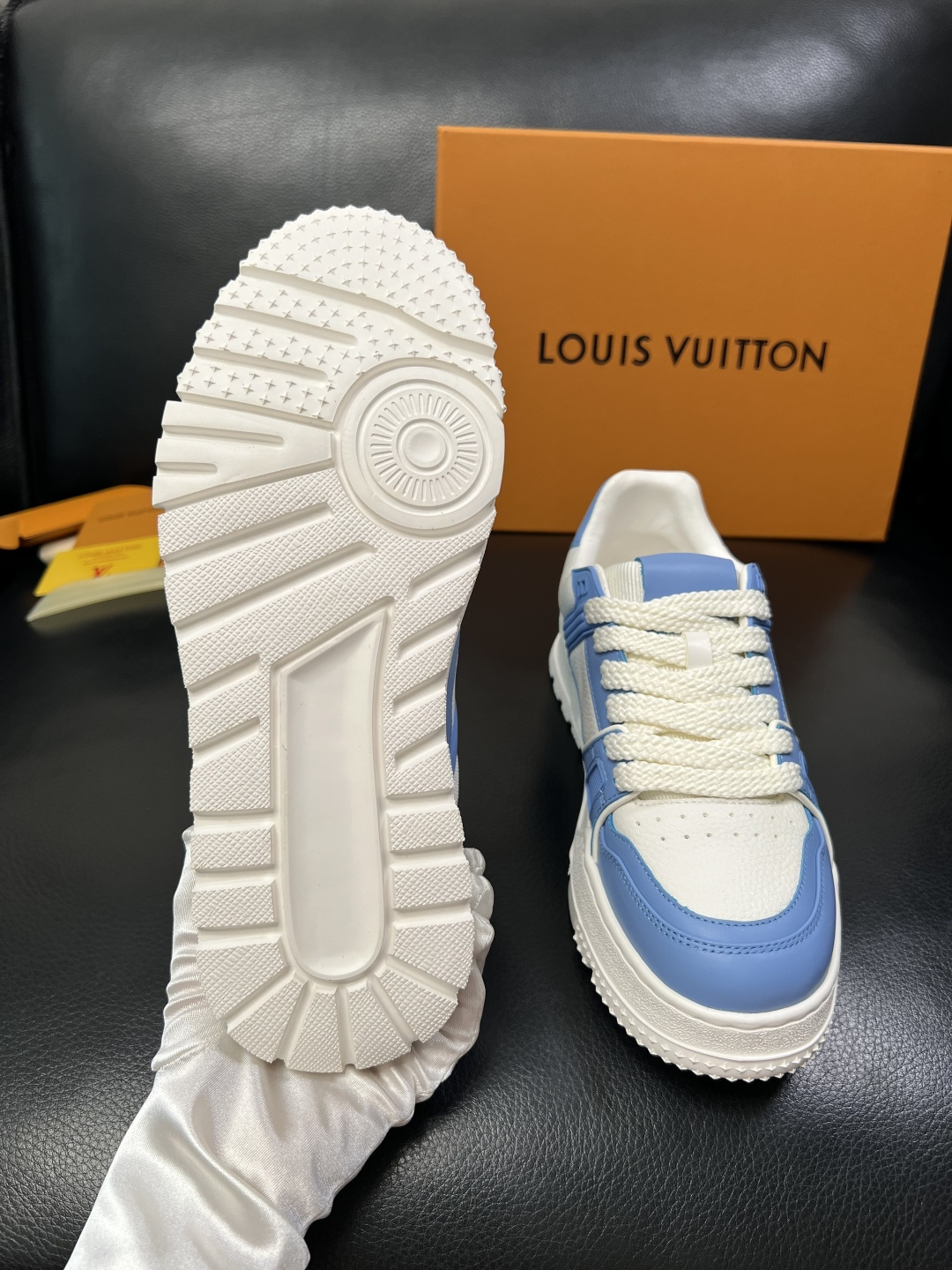 Lv 高品质 顶级工艺品 路易威登，运动板鞋专柜同步，鞋面意大利进口，高品质拼接缤纷色彩复杂工艺品，进口