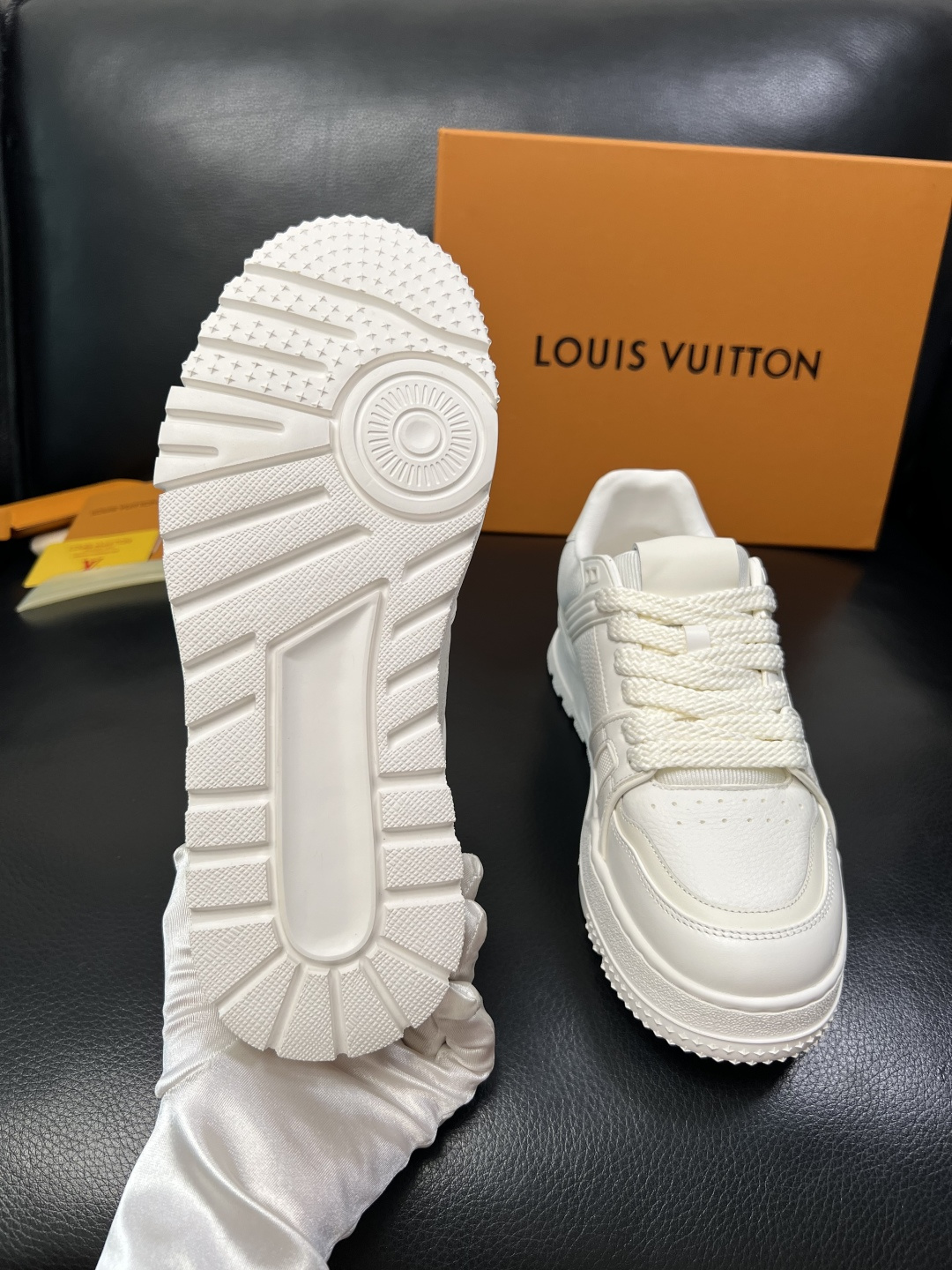 Lv 高品质 顶级工艺品 路易威登，运动板鞋专柜同步，鞋面意大利进口，高品质拼接缤纷色彩复杂工艺品，进口