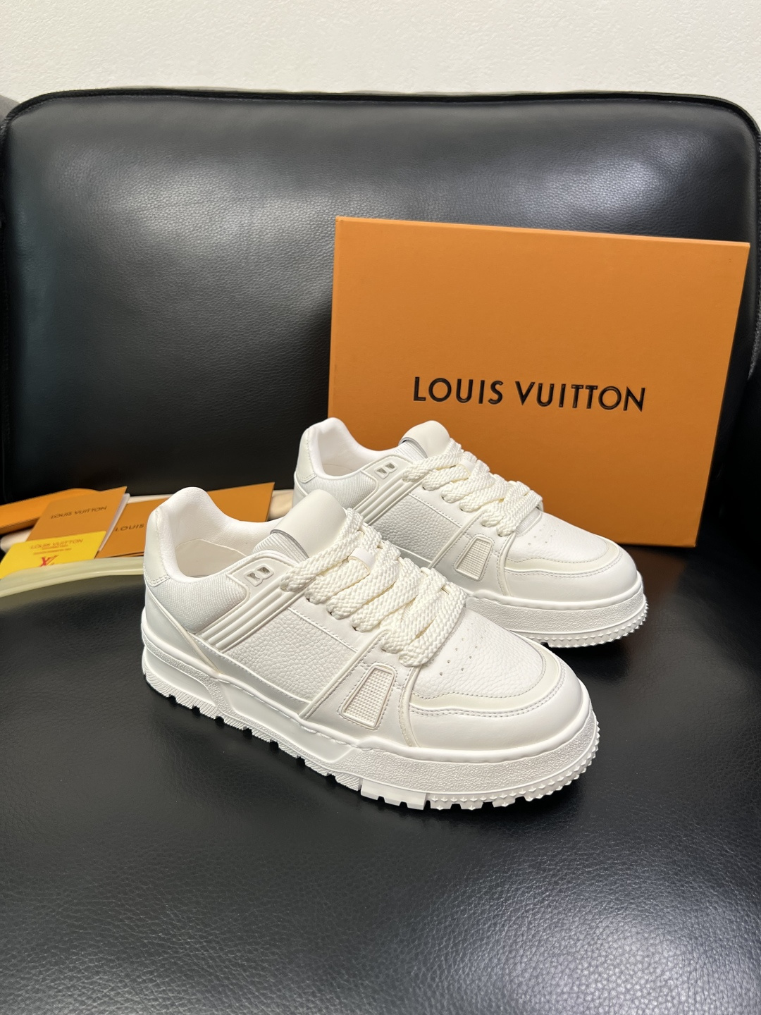 Lv 高品质 顶级工艺品 路易威登，运动板鞋专柜同步，鞋面意大利进口，高品质拼接缤纷色彩复杂工艺品，进口