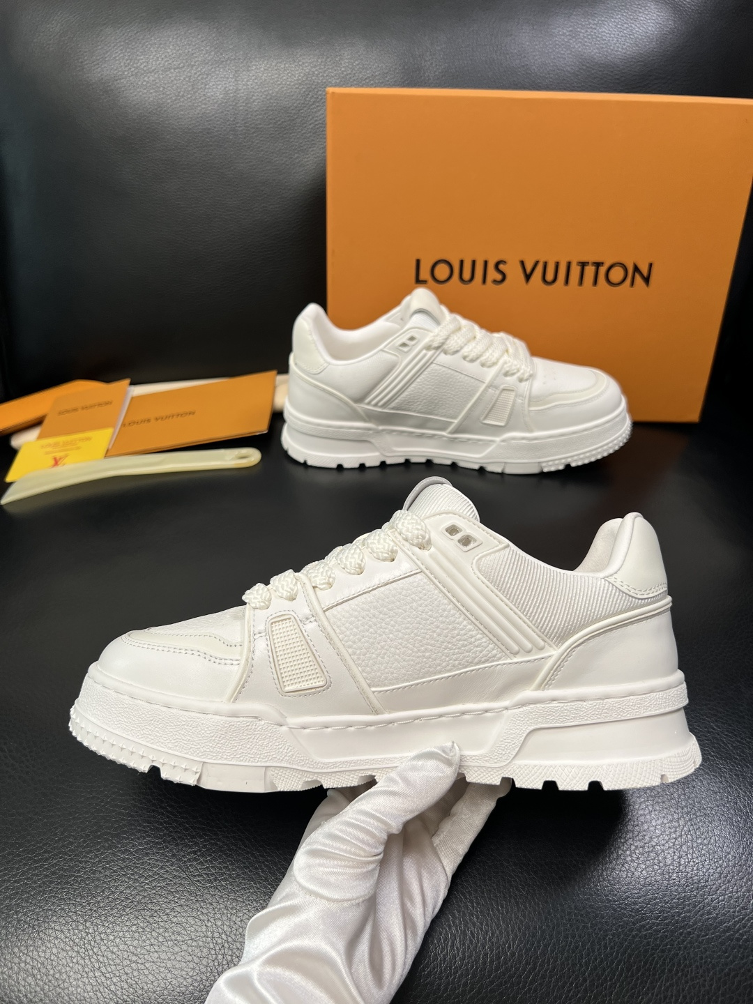 Lv 高品质 顶级工艺品 路易威登，运动板鞋专柜同步，鞋面意大利进口，高品质拼接缤纷色彩复杂工艺品，进口