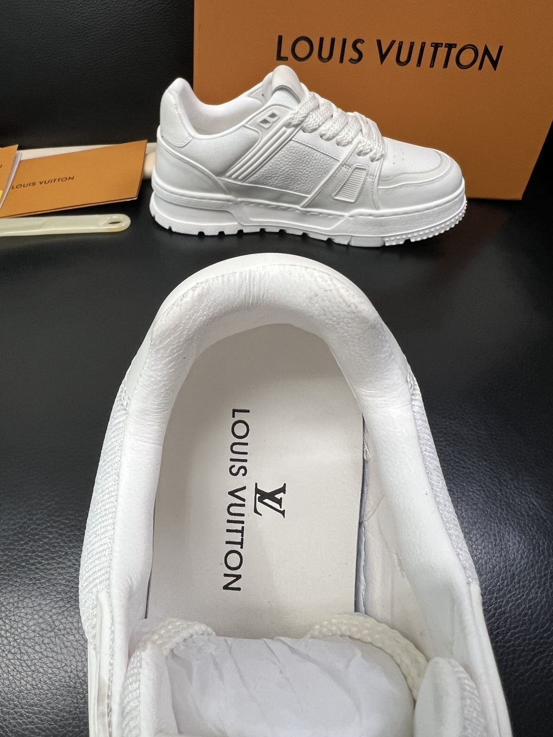 Lv 高品质 顶级工艺品 路易威登，运动板鞋专柜同步，鞋面意大利进口，高品质拼接缤纷色彩复杂工艺品，进口