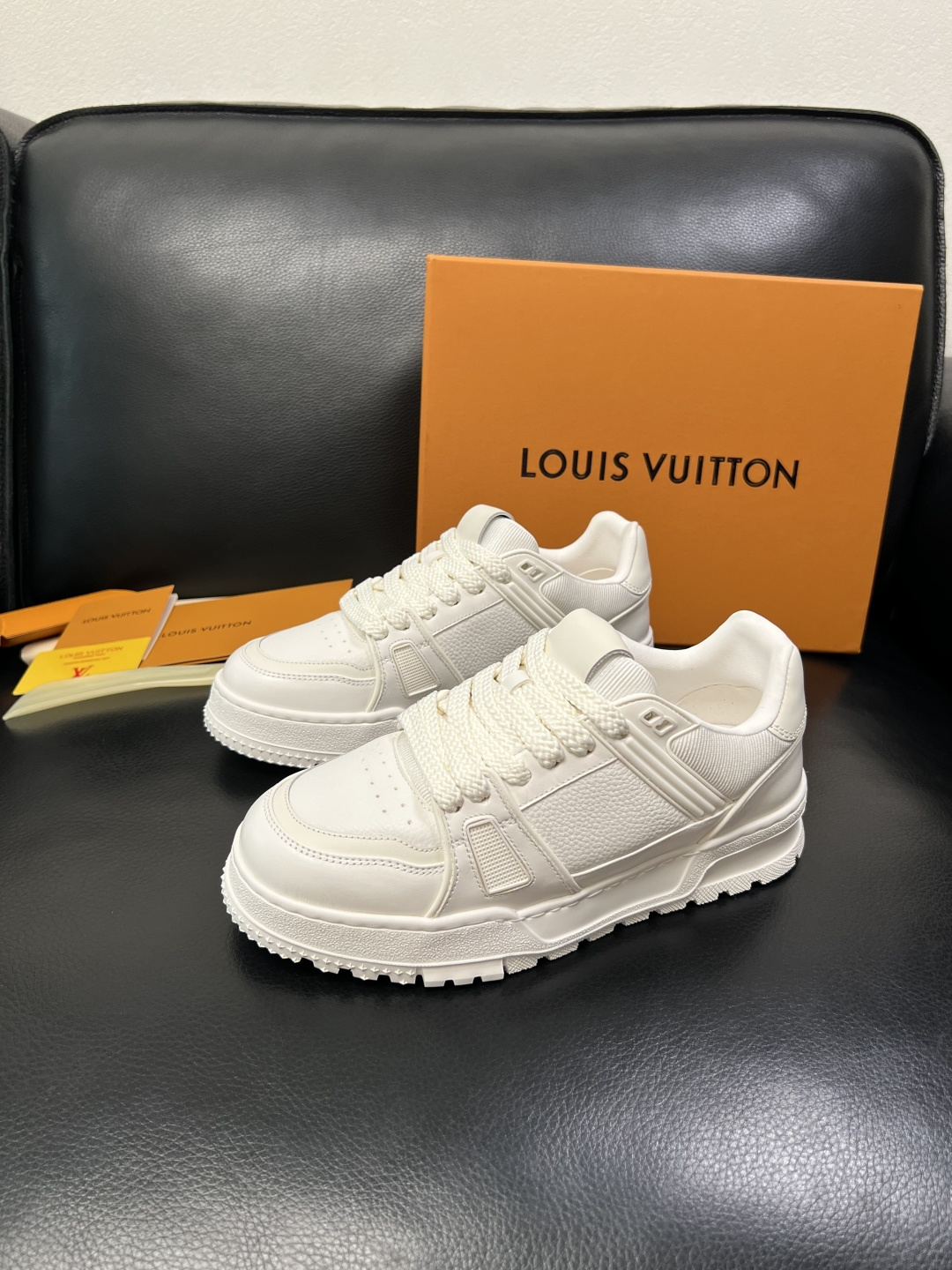 Lv 高品质 顶级工艺品 路易威登，运动板鞋专柜同步，鞋面意大利进口，高品质拼接缤纷色彩复杂工艺品，进口