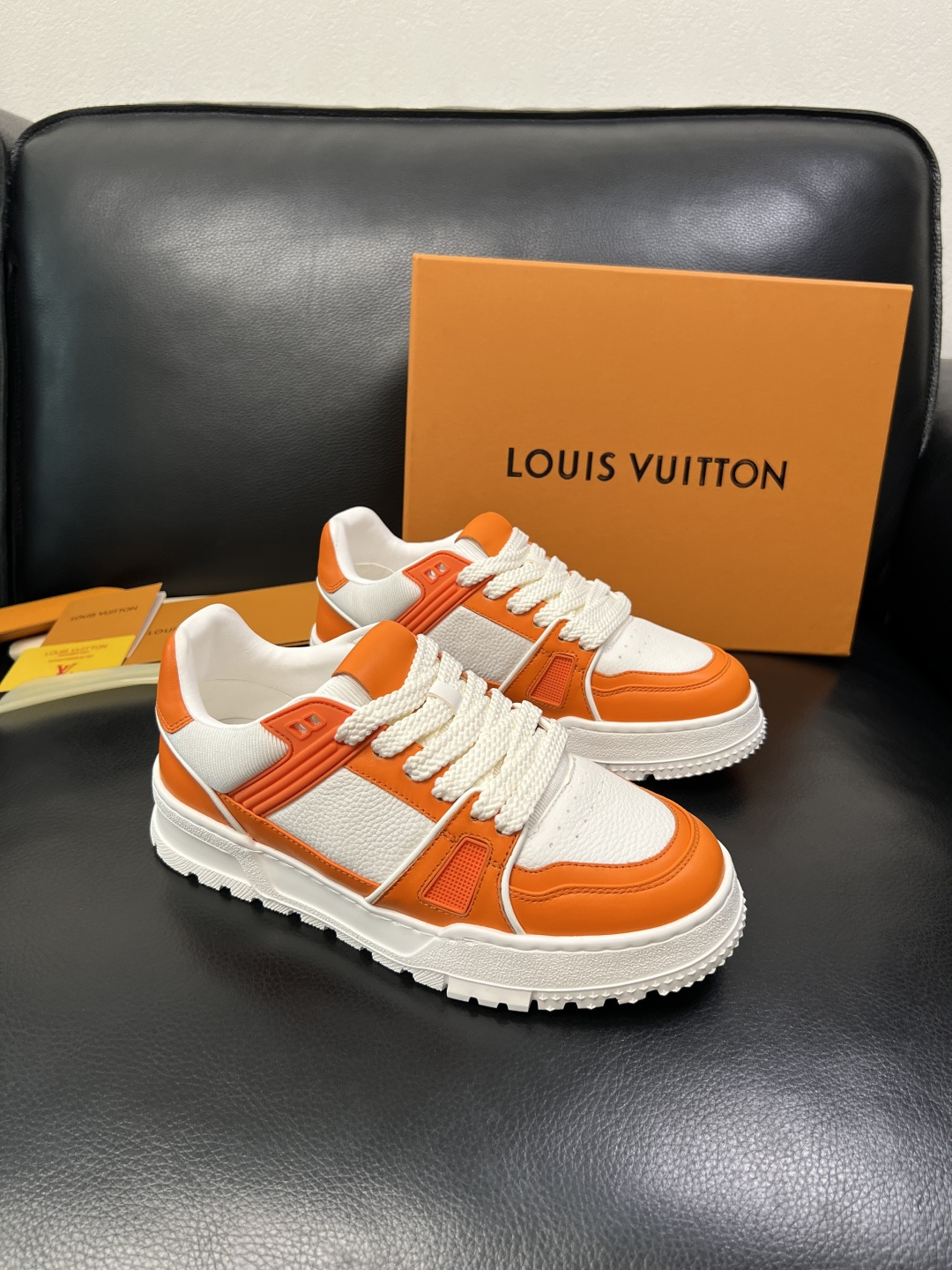 Lv 高品质 顶级工艺品 路易威登，运动板鞋专柜同步，鞋面意大利进口，高品质拼接缤纷色彩复杂工艺品，进口