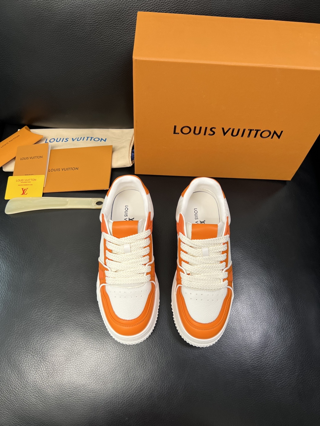 Lv 高品质 顶级工艺品 路易威登，运动板鞋专柜同步，鞋面意大利进口，高品质拼接缤纷色彩复杂工艺品，进口