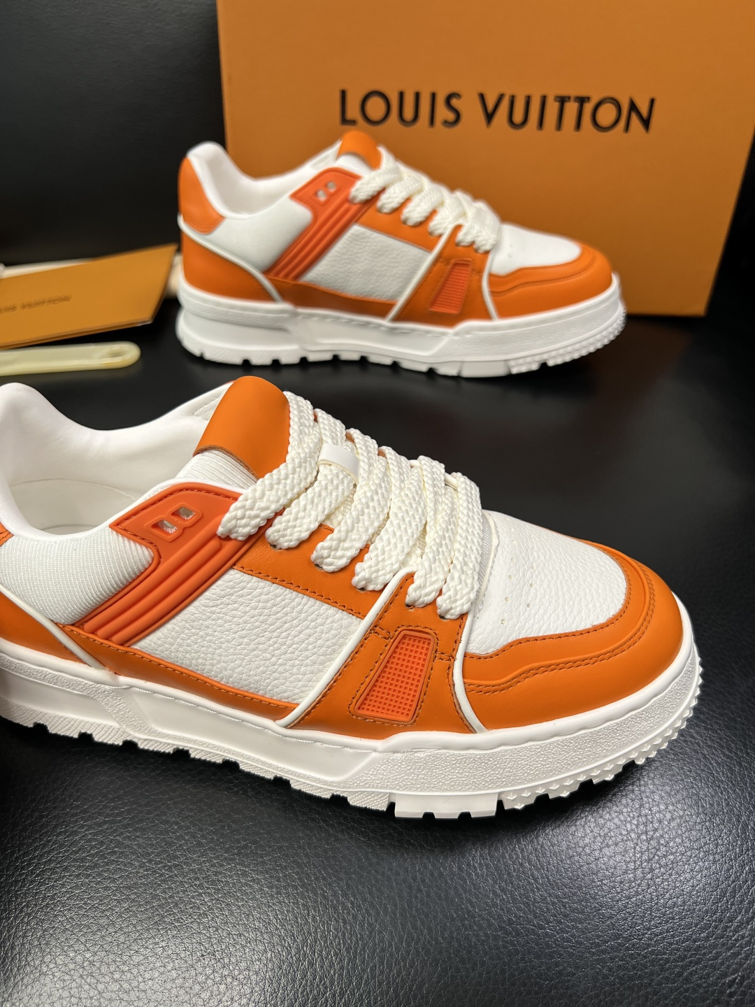 Lv 高品质 顶级工艺品 路易威登，运动板鞋专柜同步，鞋面意大利进口，高品质拼接缤纷色彩复杂工艺品，进口