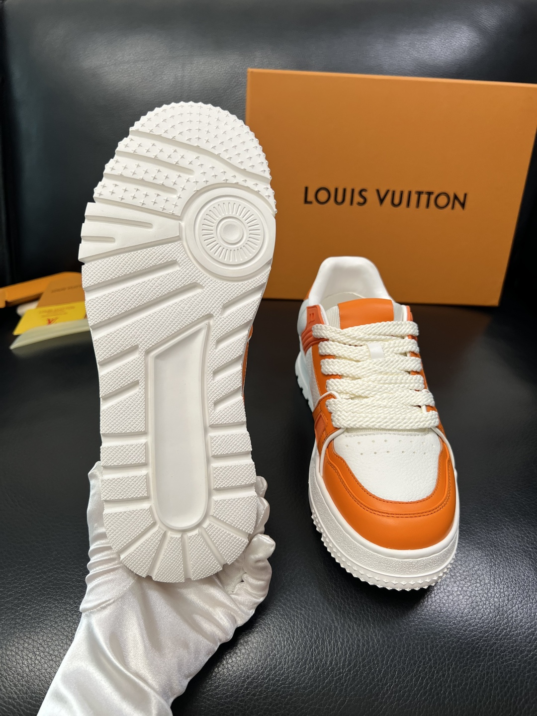 Lv 高品质 顶级工艺品 路易威登，运动板鞋专柜同步，鞋面意大利进口，高品质拼接缤纷色彩复杂工艺品，进口