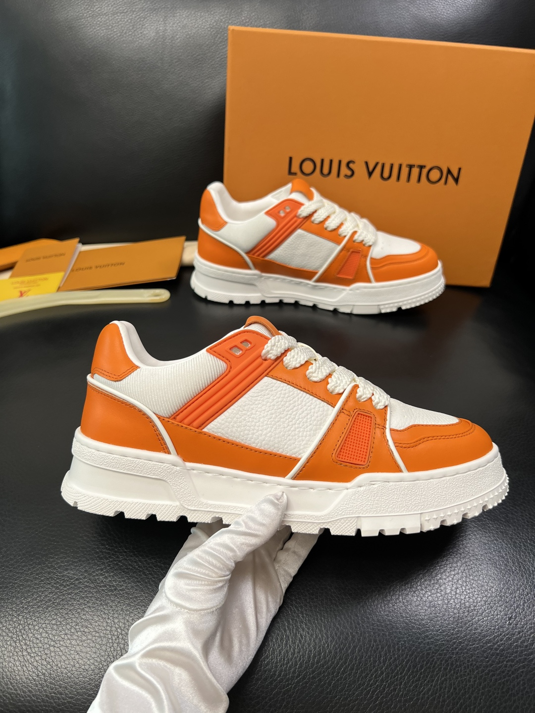 Lv 高品质 顶级工艺品 路易威登，运动板鞋专柜同步，鞋面意大利进口，高品质拼接缤纷色彩复杂工艺品，进口