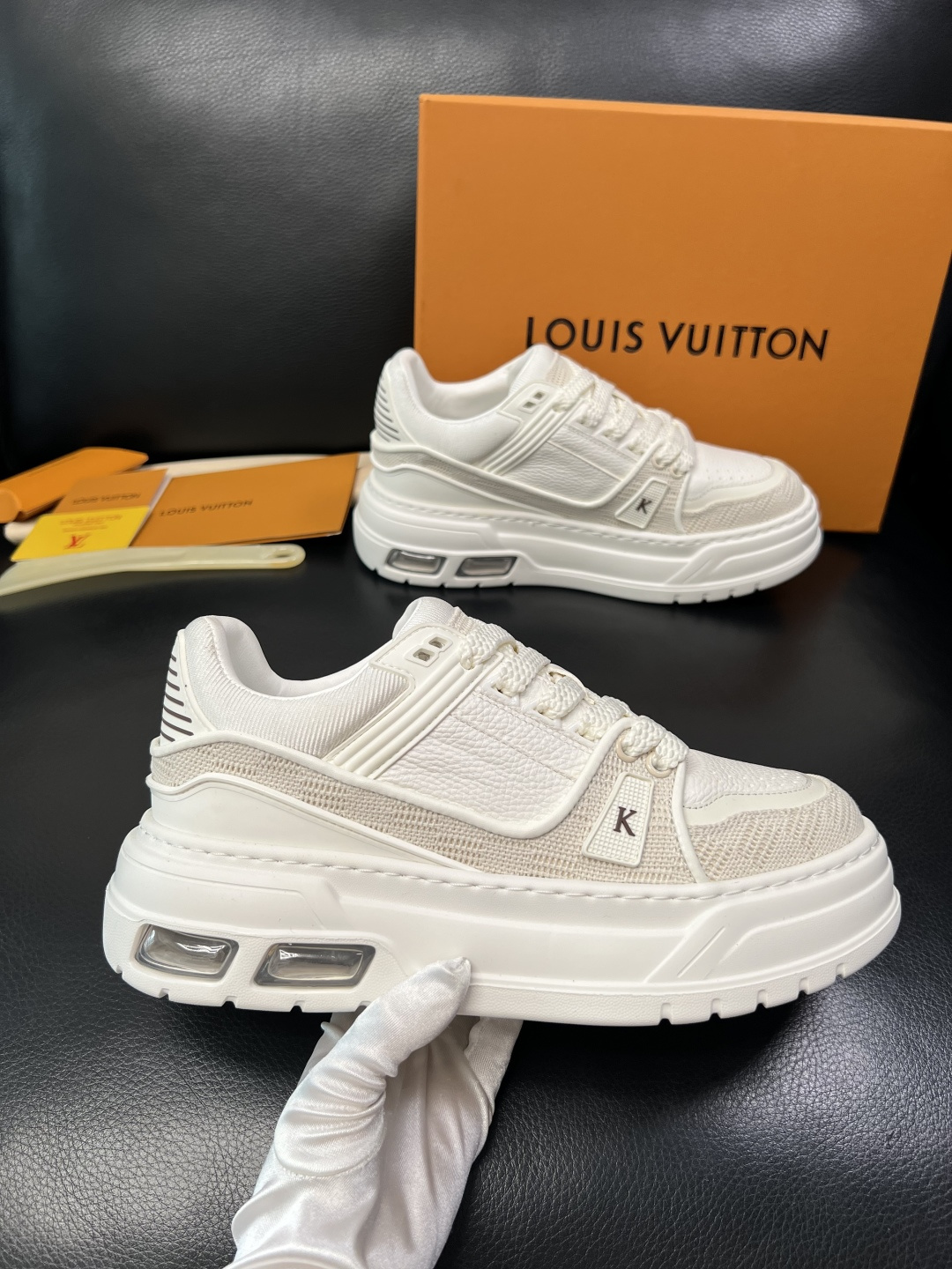 Lv 高品质 顶级工艺品 路易威登，运动板鞋专柜同步，鞋面意大利进口，高品质拼接缤纷色彩复杂工艺品，进口