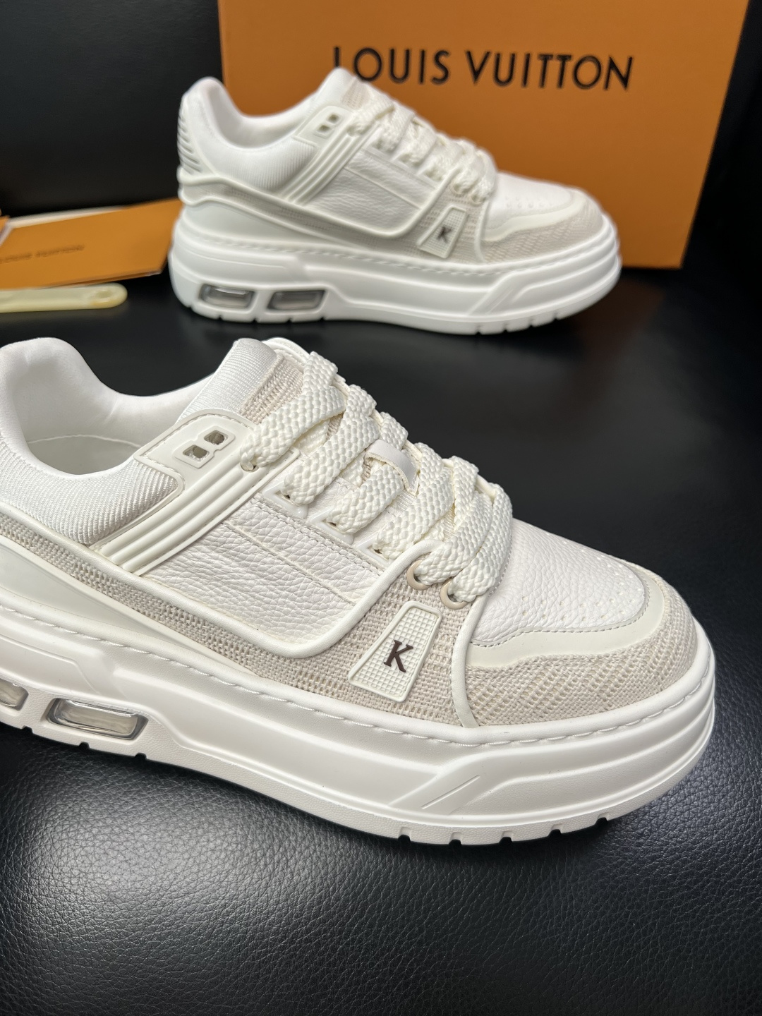 Lv 高品质 顶级工艺品 路易威登，运动板鞋专柜同步，鞋面意大利进口，高品质拼接缤纷色彩复杂工艺品，进口