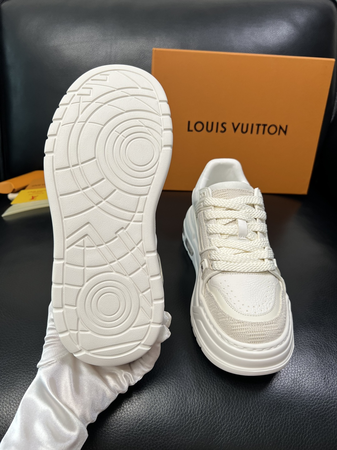 Lv 高品质 顶级工艺品 路易威登，运动板鞋专柜同步，鞋面意大利进口，高品质拼接缤纷色彩复杂工艺品，进口