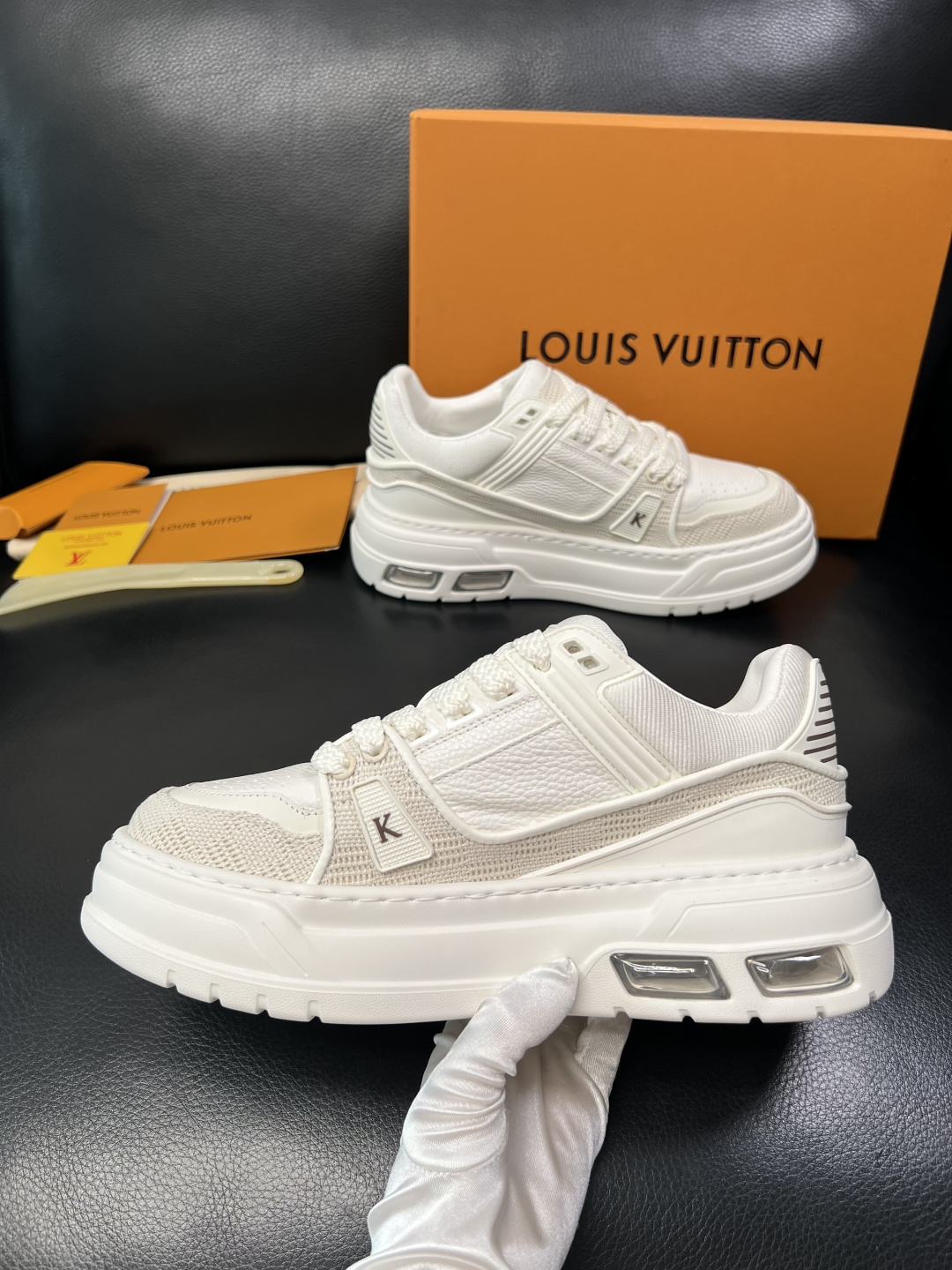 Lv 高品质 顶级工艺品 路易威登，运动板鞋专柜同步，鞋面意大利进口，高品质拼接缤纷色彩复杂工艺品，进口