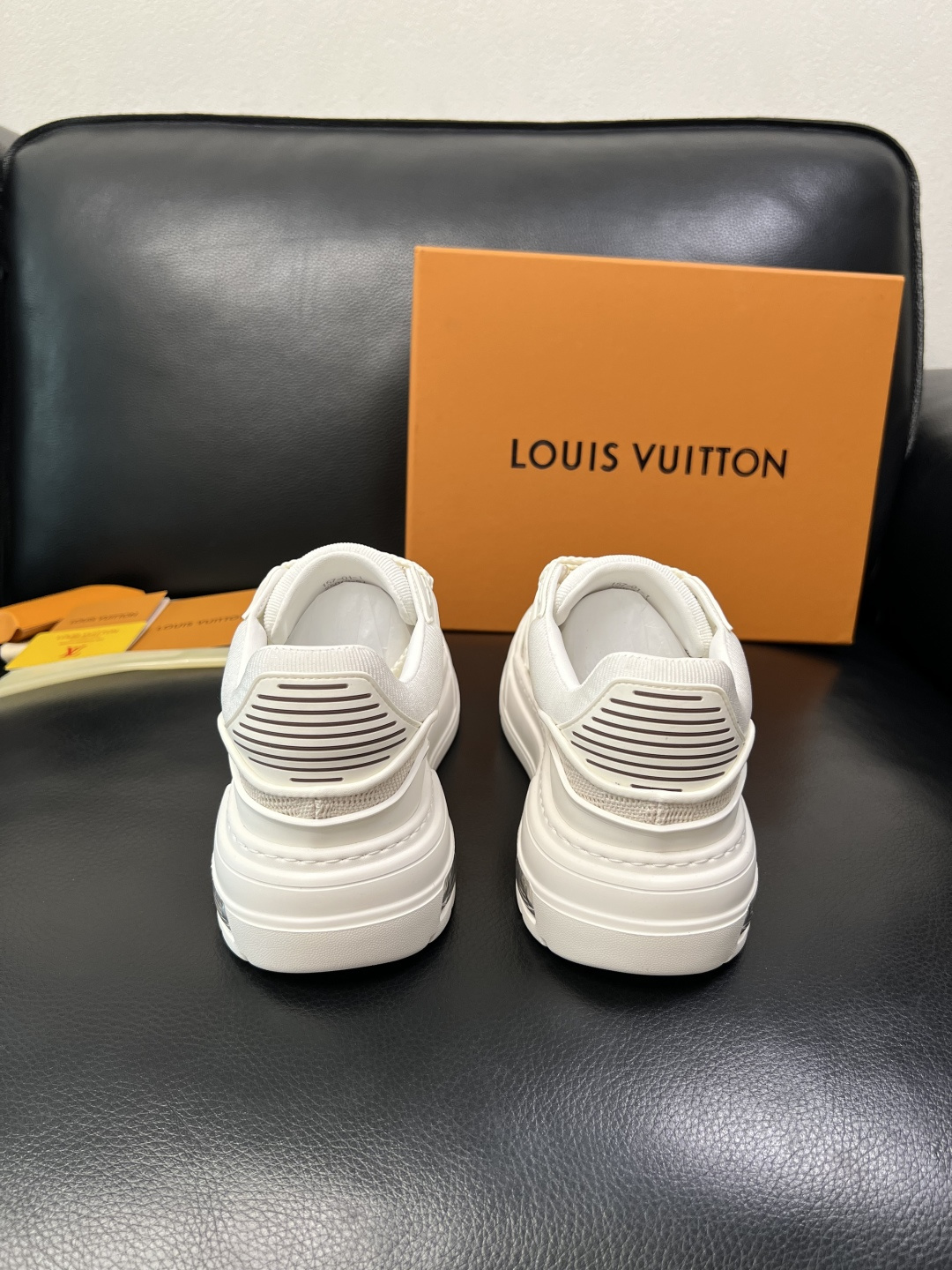 Lv 高品质 顶级工艺品 路易威登，运动板鞋专柜同步，鞋面意大利进口，高品质拼接缤纷色彩复杂工艺品，进口