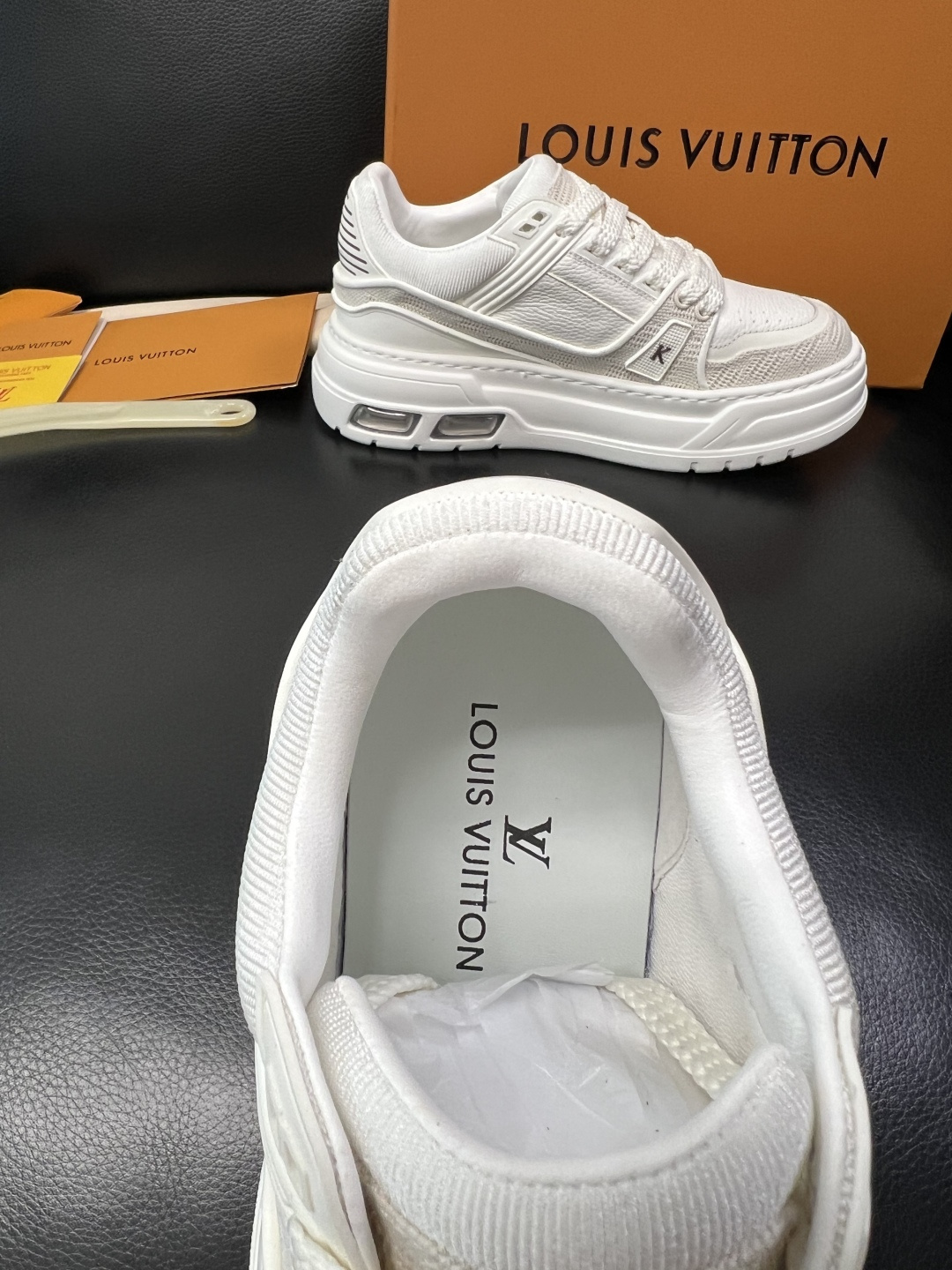 Lv 高品质 顶级工艺品 路易威登，运动板鞋专柜同步，鞋面意大利进口，高品质拼接缤纷色彩复杂工艺品，进口