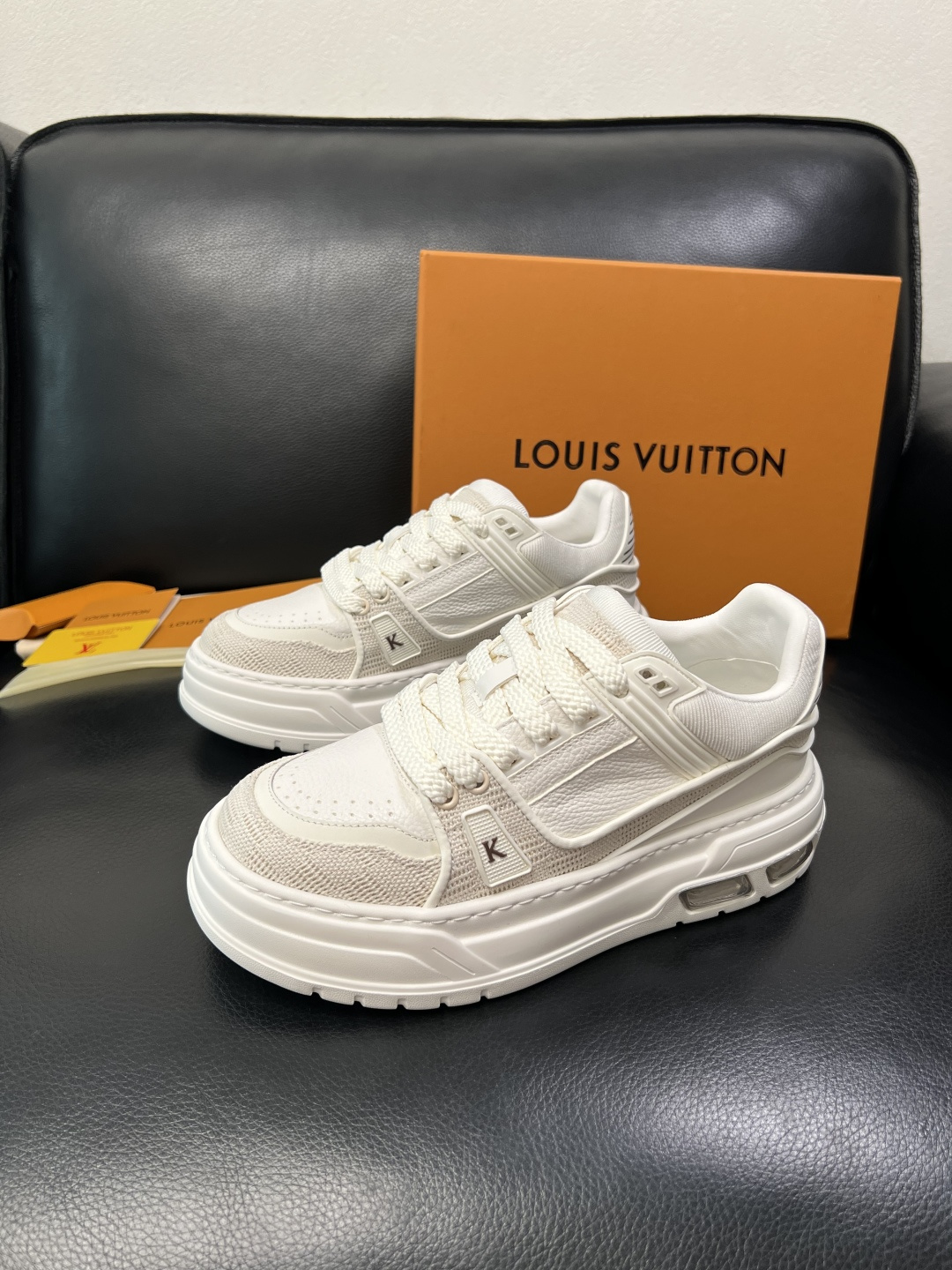 Lv 高品质 顶级工艺品 路易威登，运动板鞋专柜同步，鞋面意大利进口，高品质拼接缤纷色彩复杂工艺品，进口