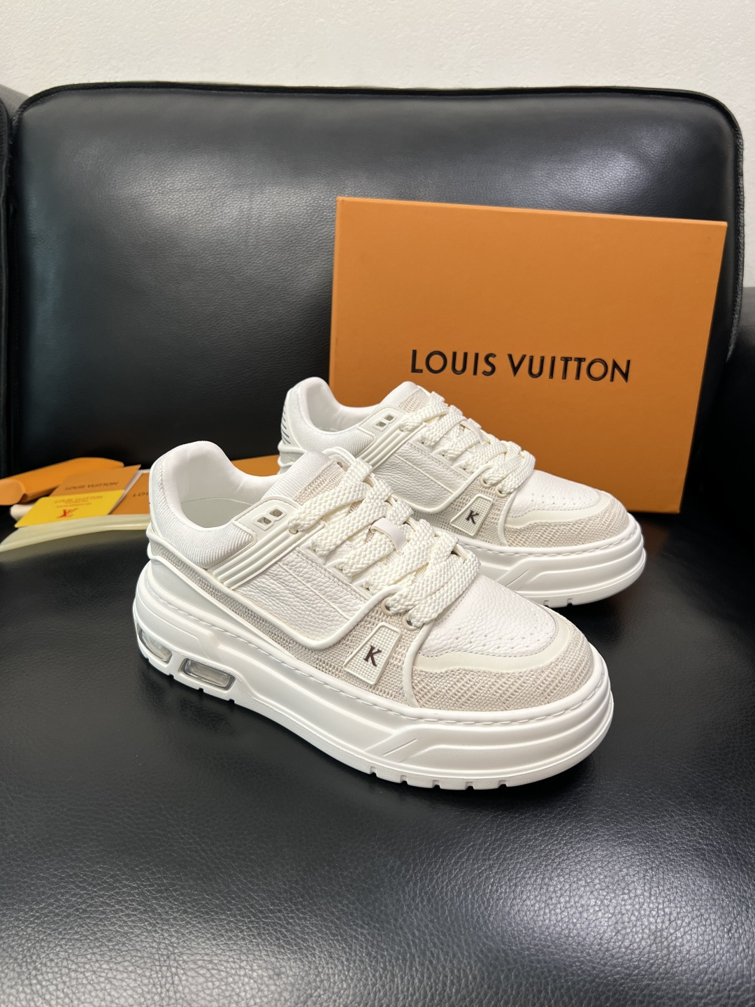 Lv 高品质 顶级工艺品 路易威登，运动板鞋专柜同步，鞋面意大利进口，高品质拼接缤纷色彩复杂工艺品，进口