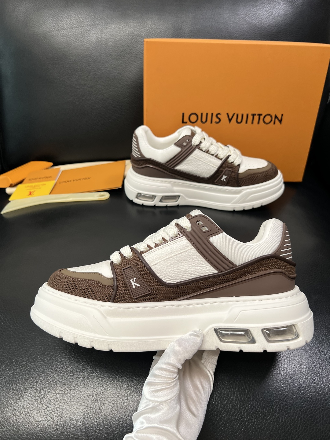 Lv 高品质 顶级工艺品 路易威登，运动板鞋专柜同步，鞋面意大利进口，高品质拼接缤纷色彩复杂工艺品，进口