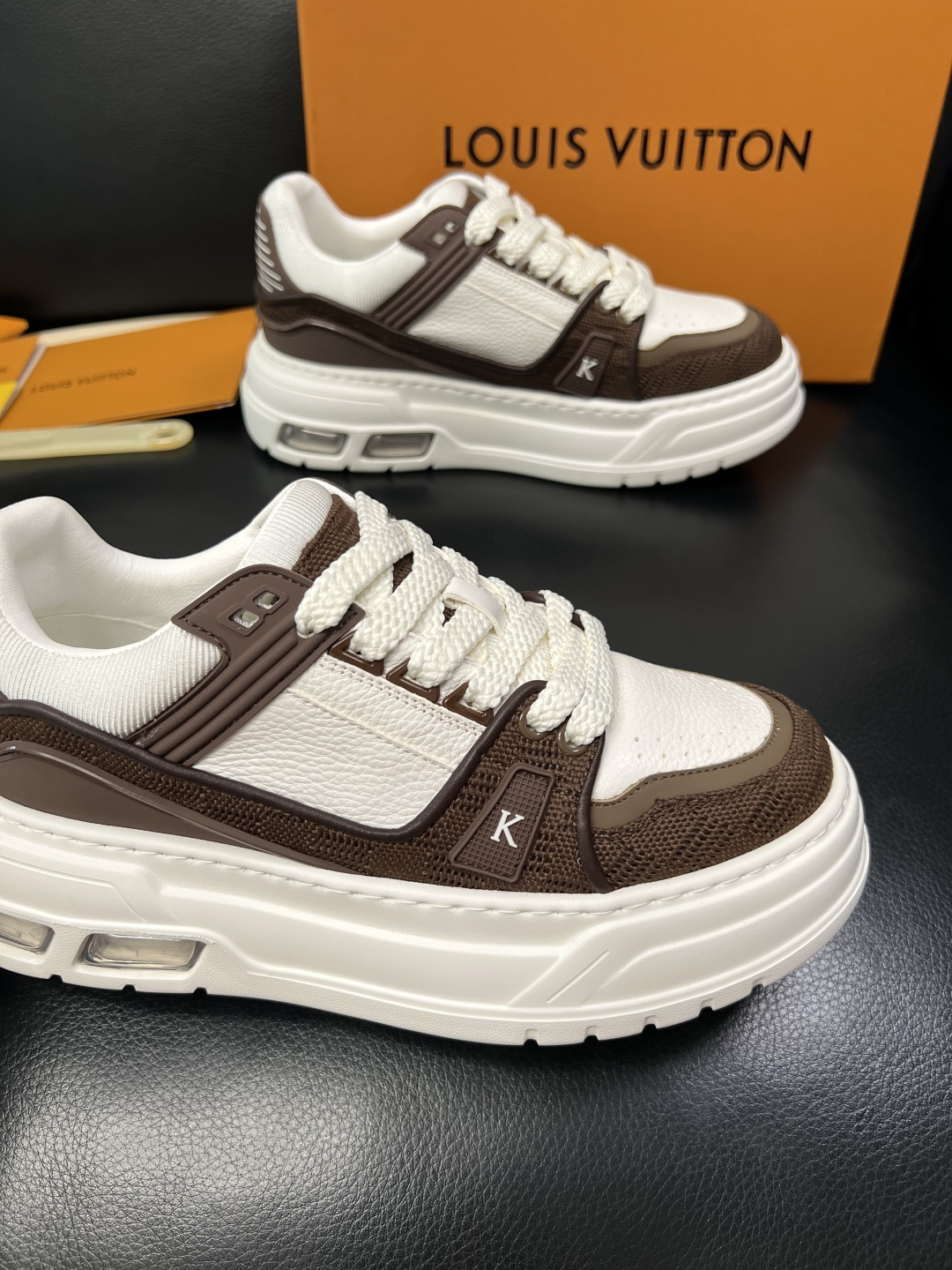 Lv 高品质 顶级工艺品 路易威登，运动板鞋专柜同步，鞋面意大利进口，高品质拼接缤纷色彩复杂工艺品，进口