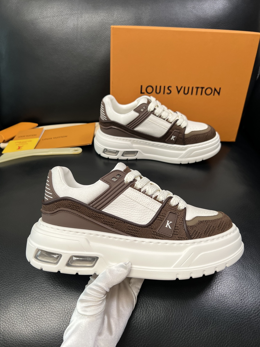 Lv 高品质 顶级工艺品 路易威登，运动板鞋专柜同步，鞋面意大利进口，高品质拼接缤纷色彩复杂工艺品，进口